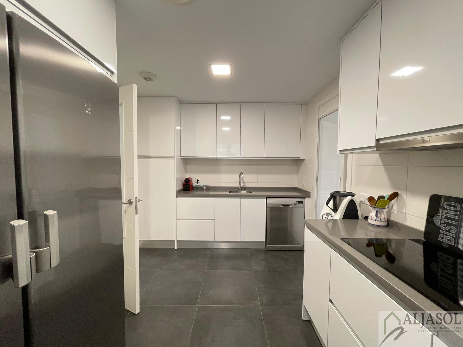 For sale of chalet in Palomares del Río