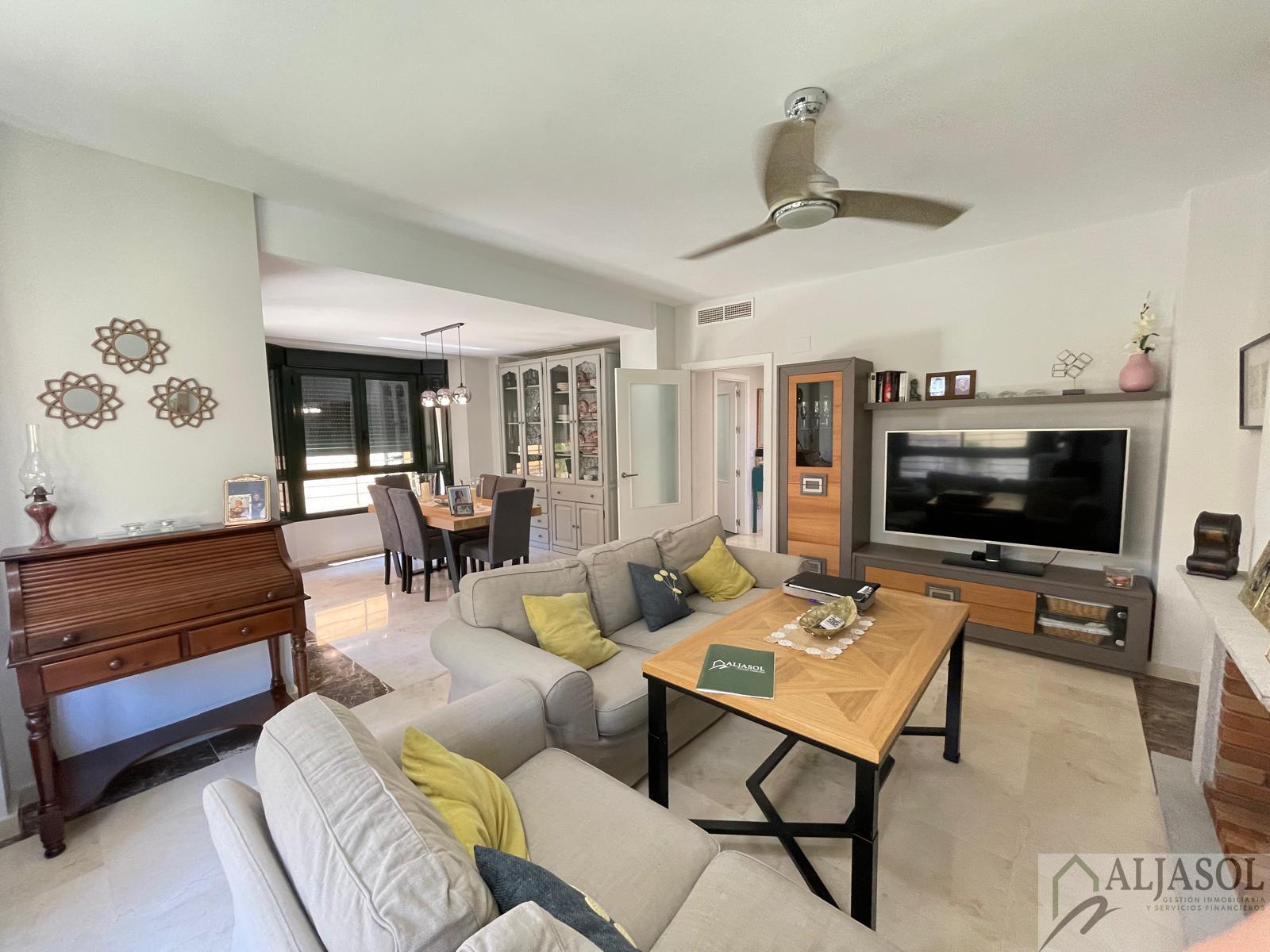 For sale of chalet in Palomares del Río