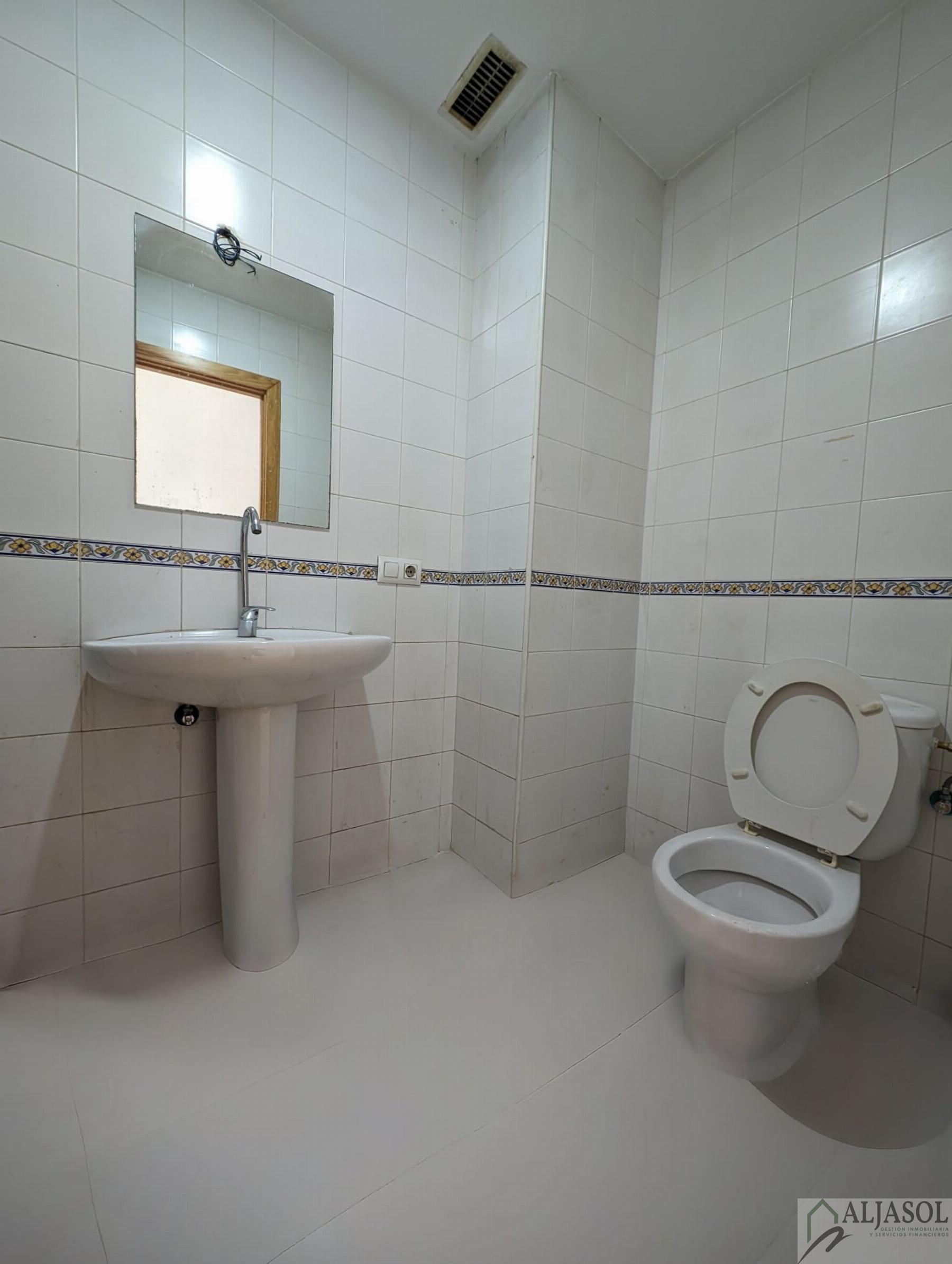 For rent of commercial in Castilleja de la Cuesta