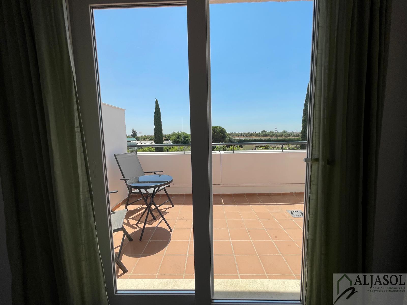 For sale of flat in Gines