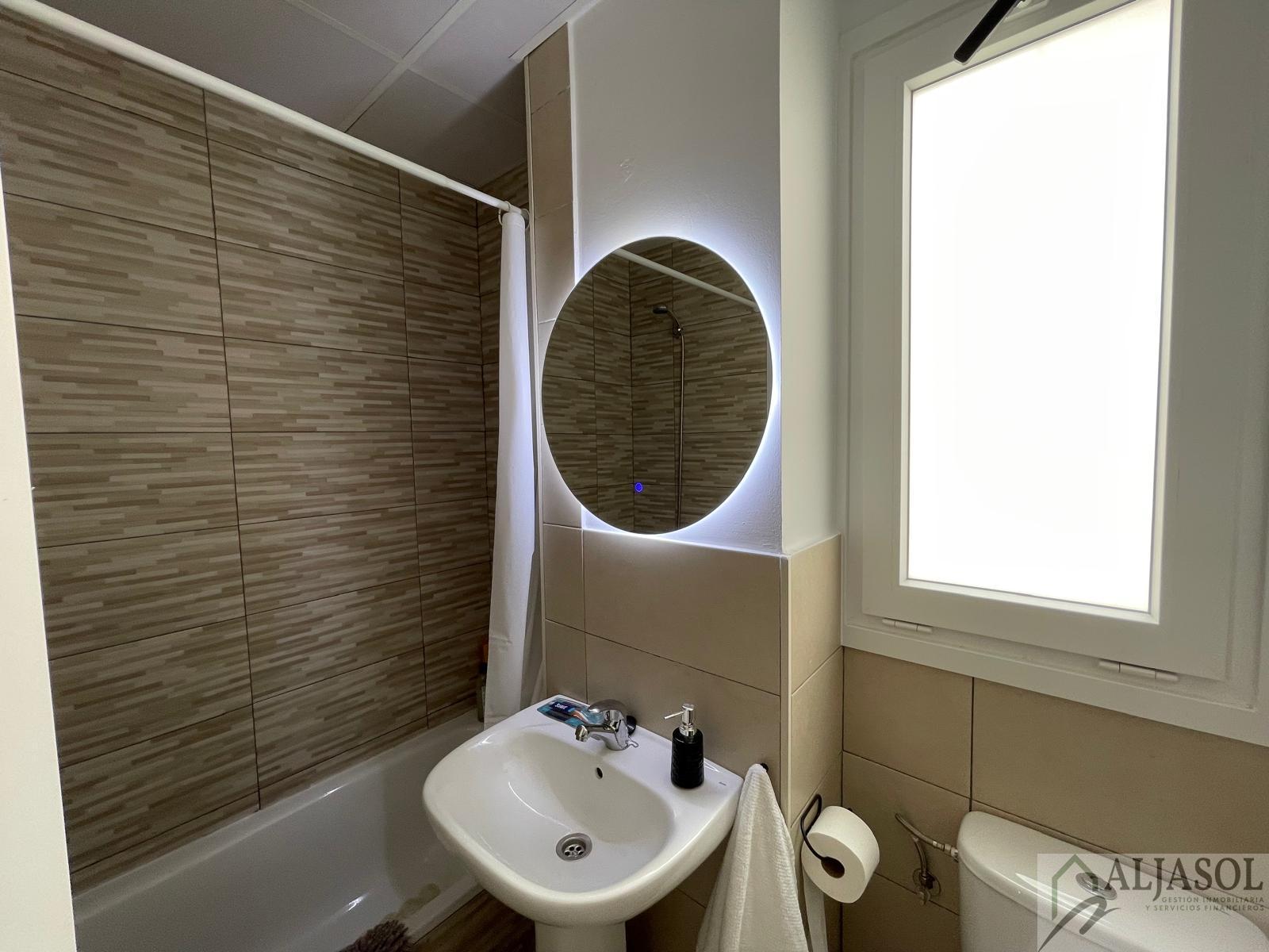 For sale of flat in Gines