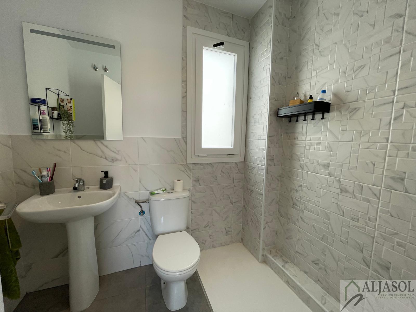 For sale of flat in Gines