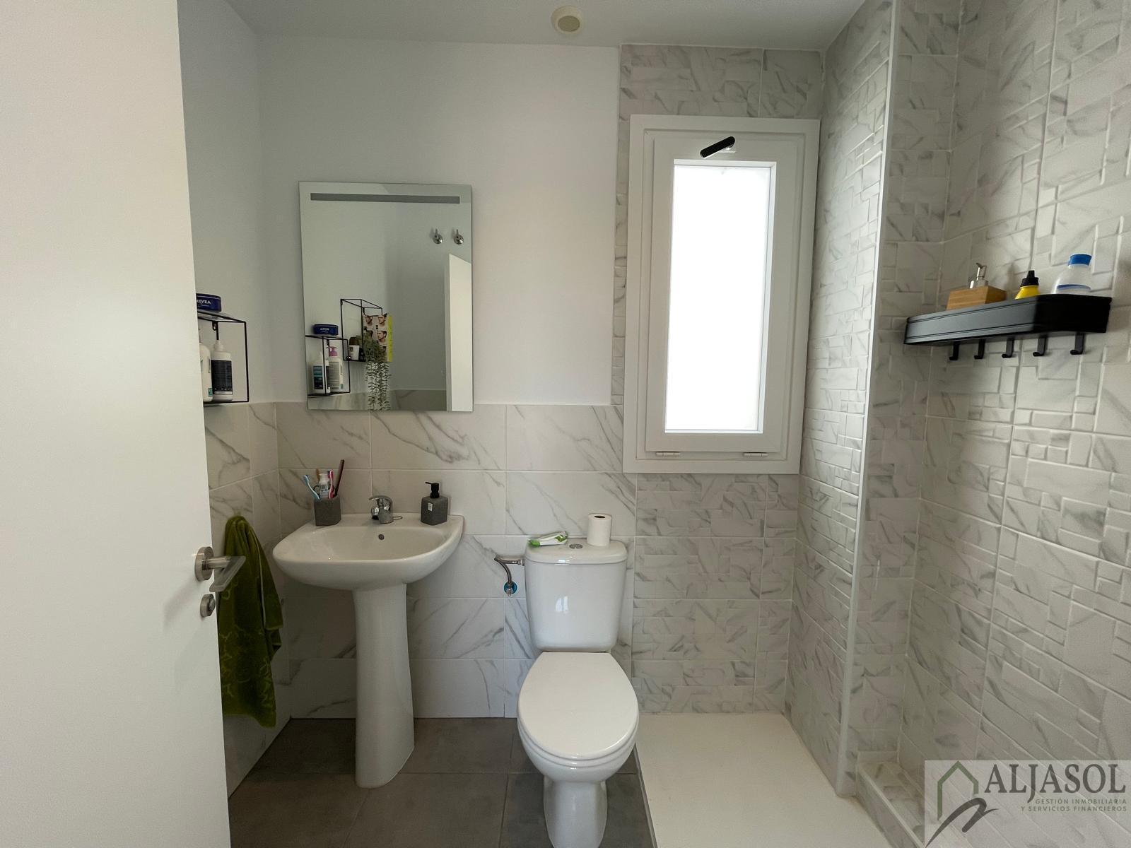 For sale of flat in Gines