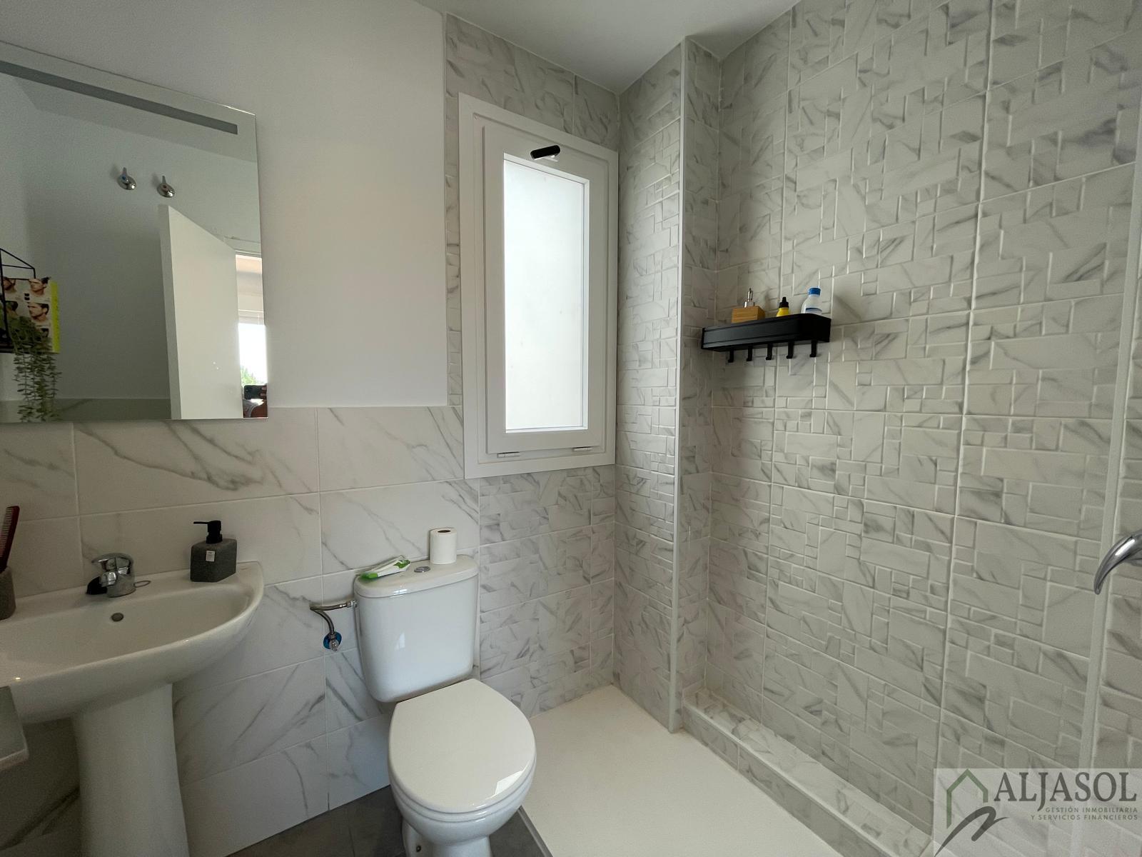 For sale of flat in Gines
