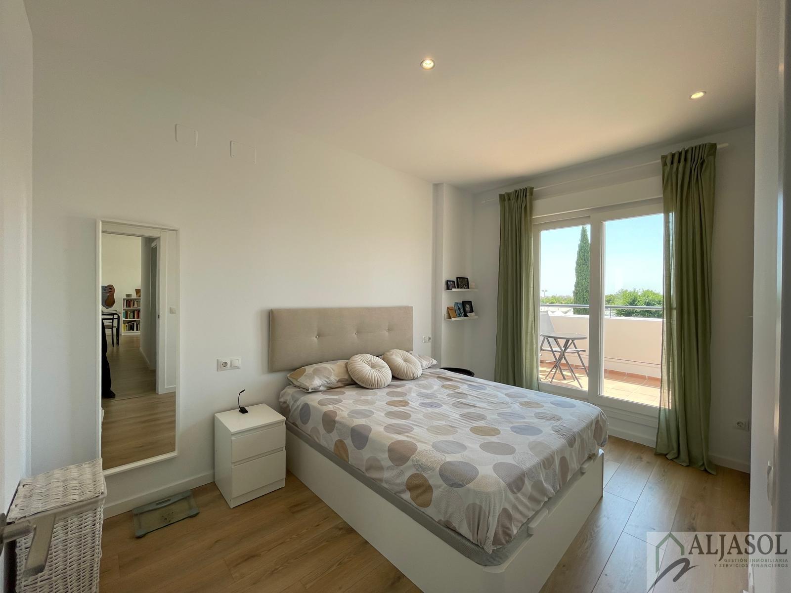 For sale of flat in Gines