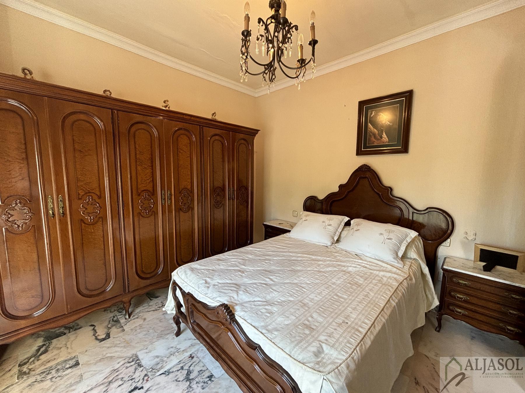 For sale of house in Castilleja de la Cuesta
