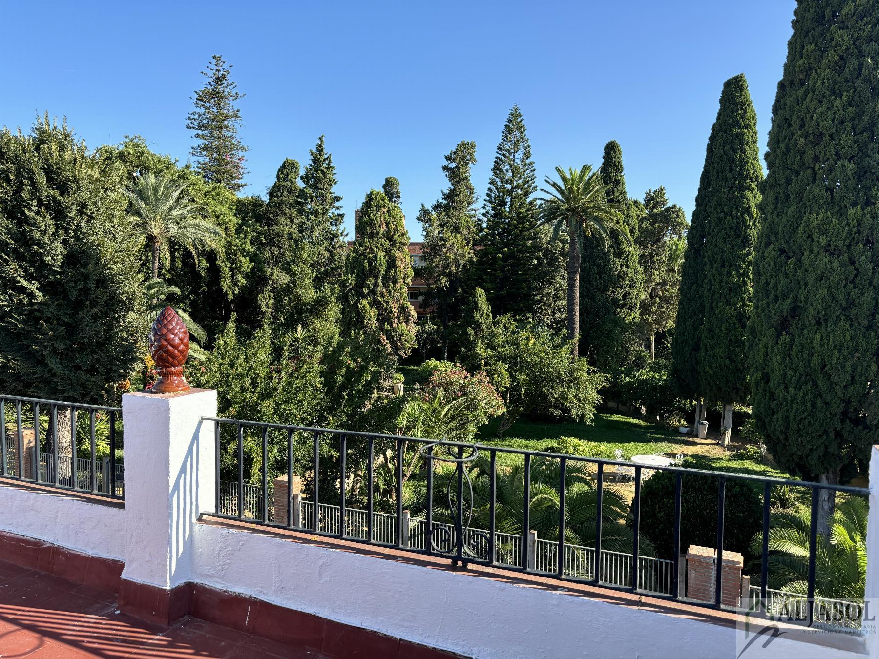 For sale of house in Castilleja de la Cuesta