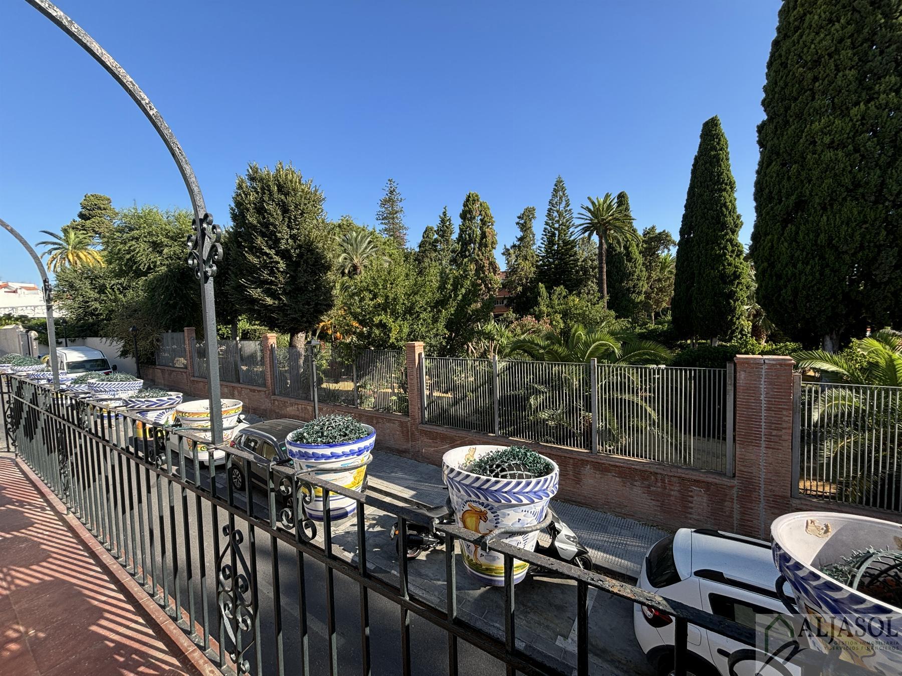 For sale of house in Castilleja de la Cuesta