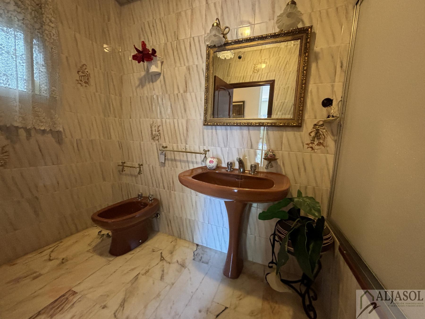 For sale of house in Castilleja de la Cuesta