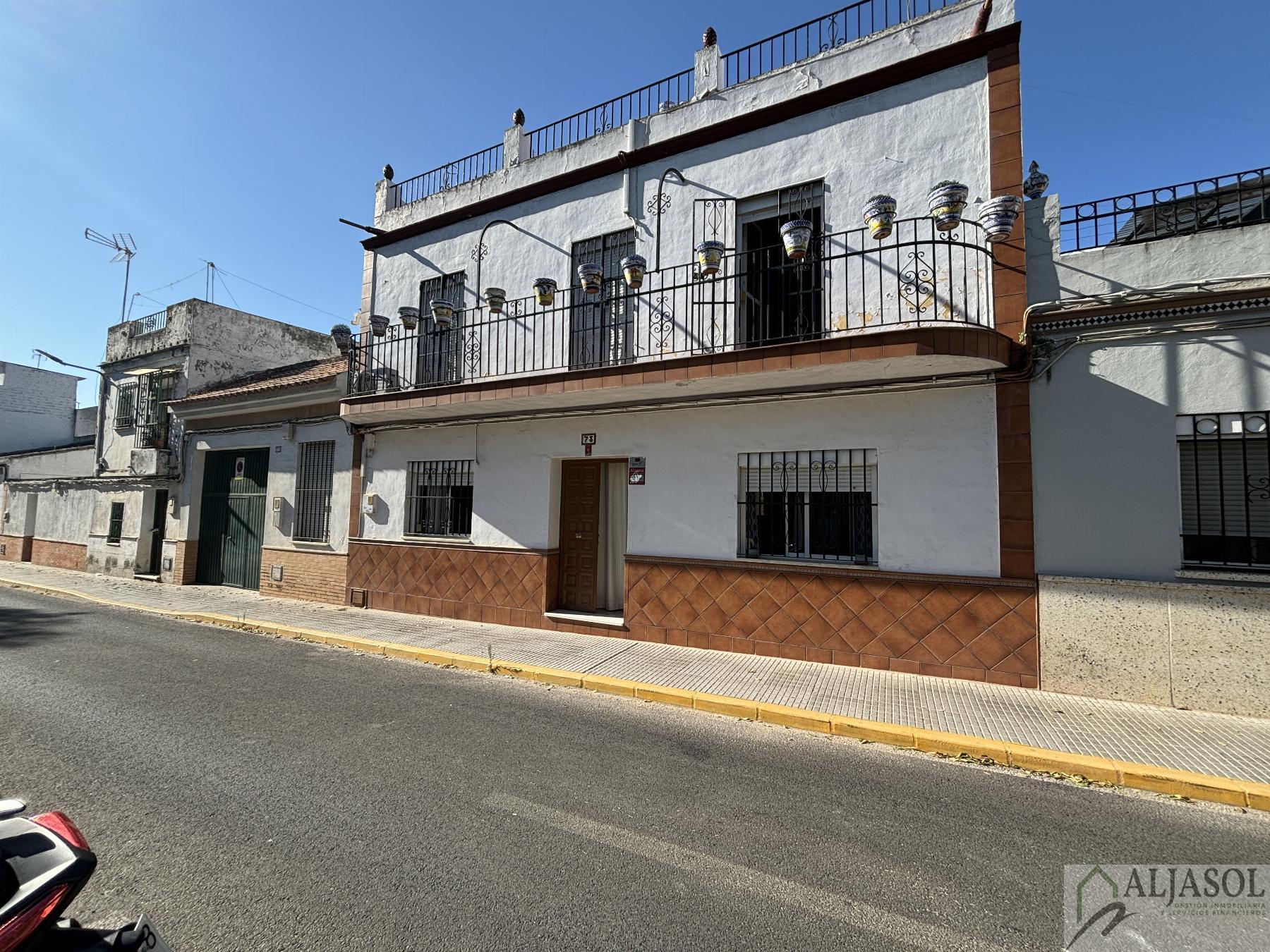For sale of house in Castilleja de la Cuesta