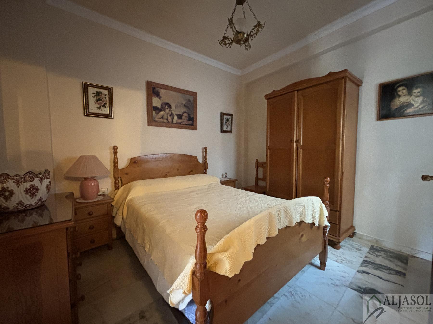 For sale of house in Castilleja de la Cuesta