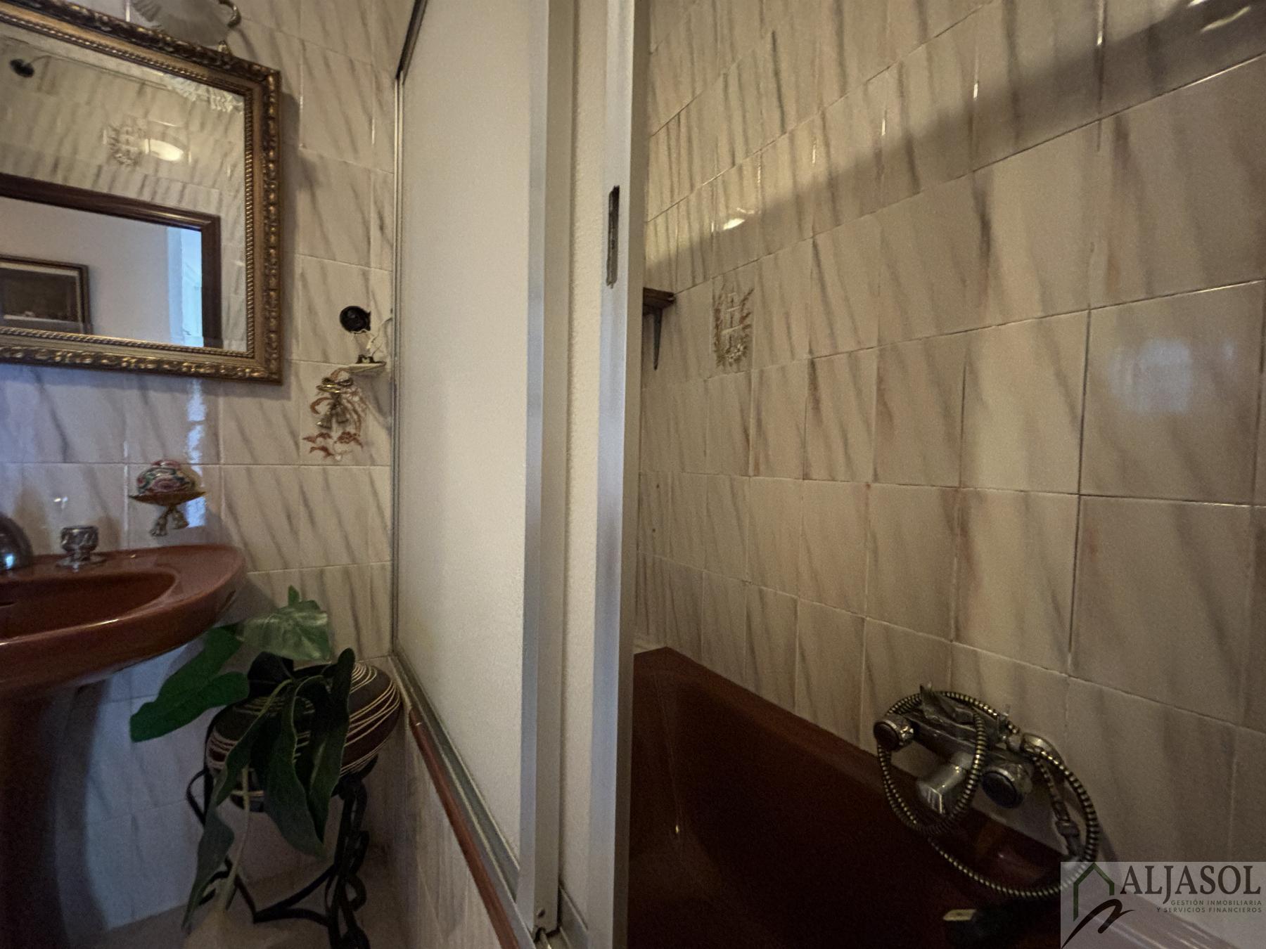 For sale of house in Castilleja de la Cuesta