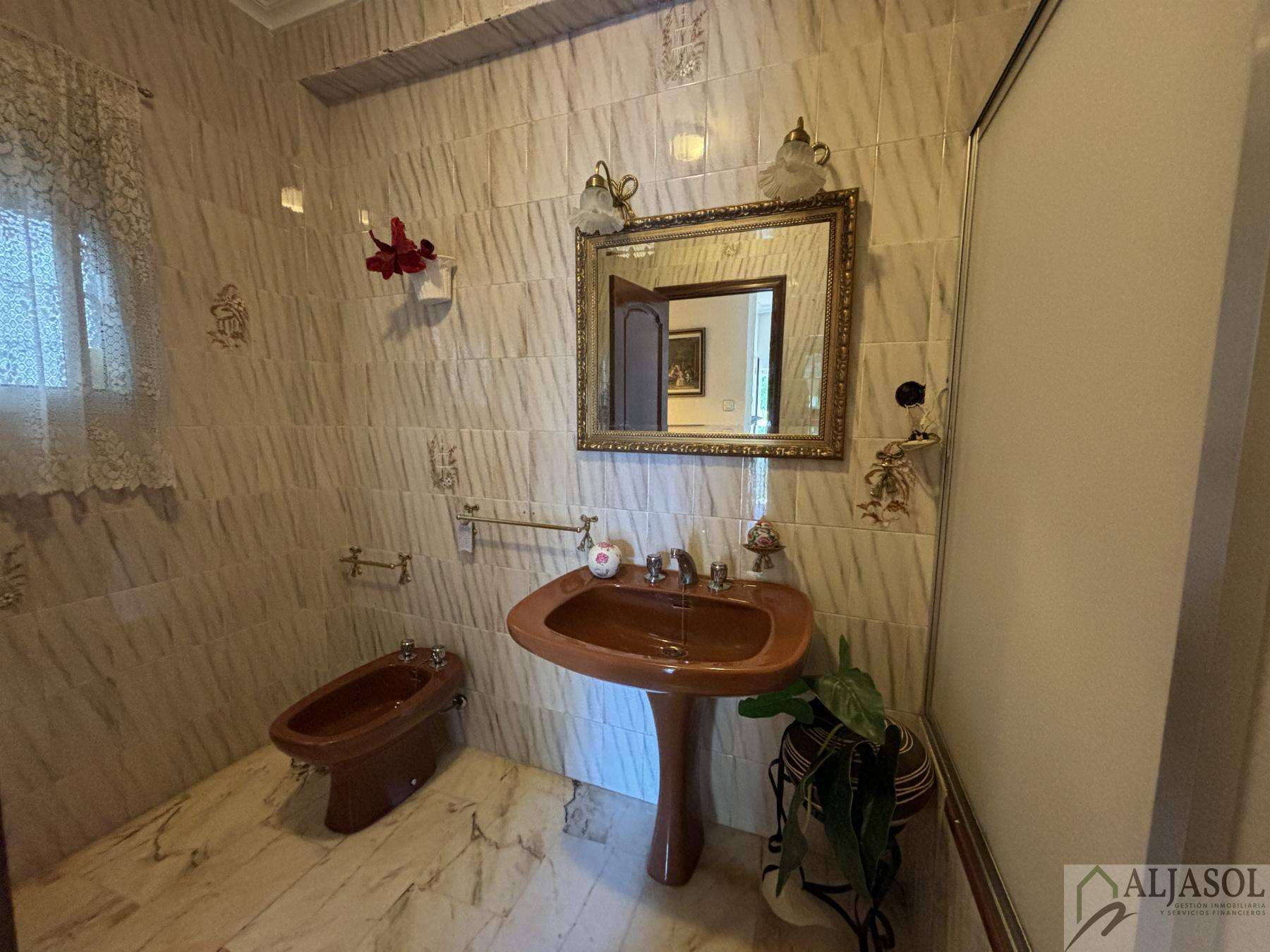 For sale of house in Castilleja de la Cuesta