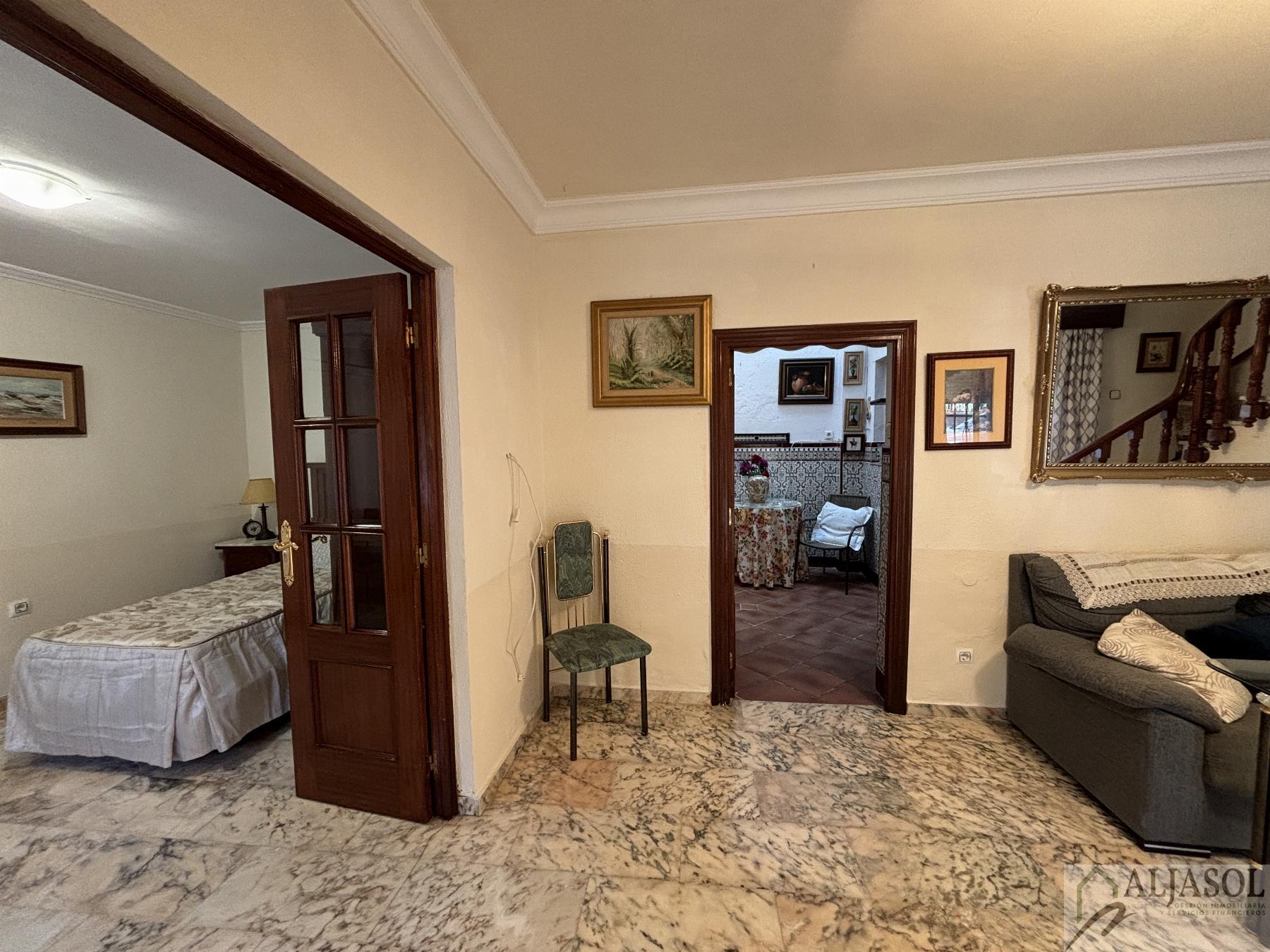 For sale of house in Castilleja de la Cuesta