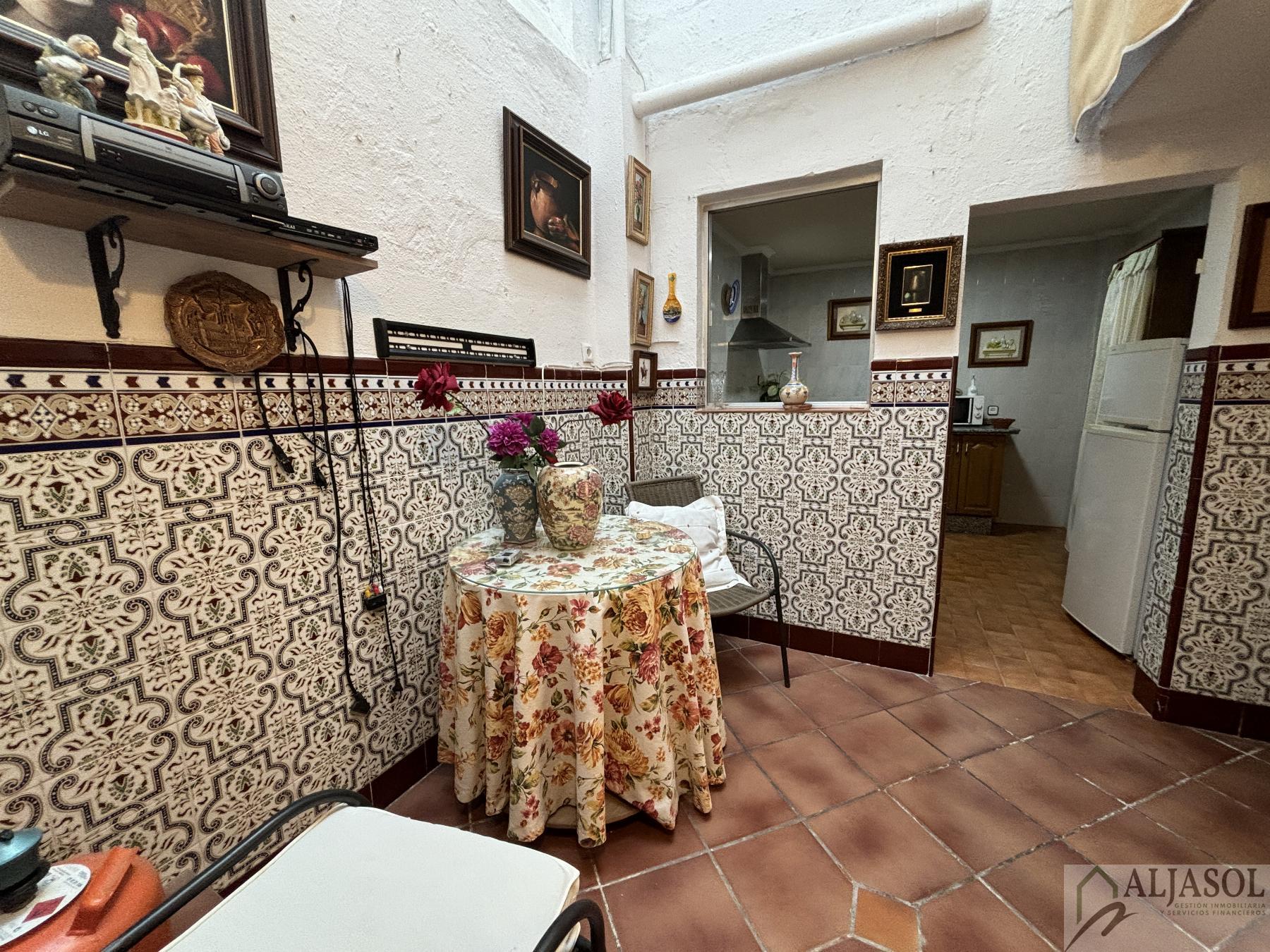 For sale of house in Castilleja de la Cuesta