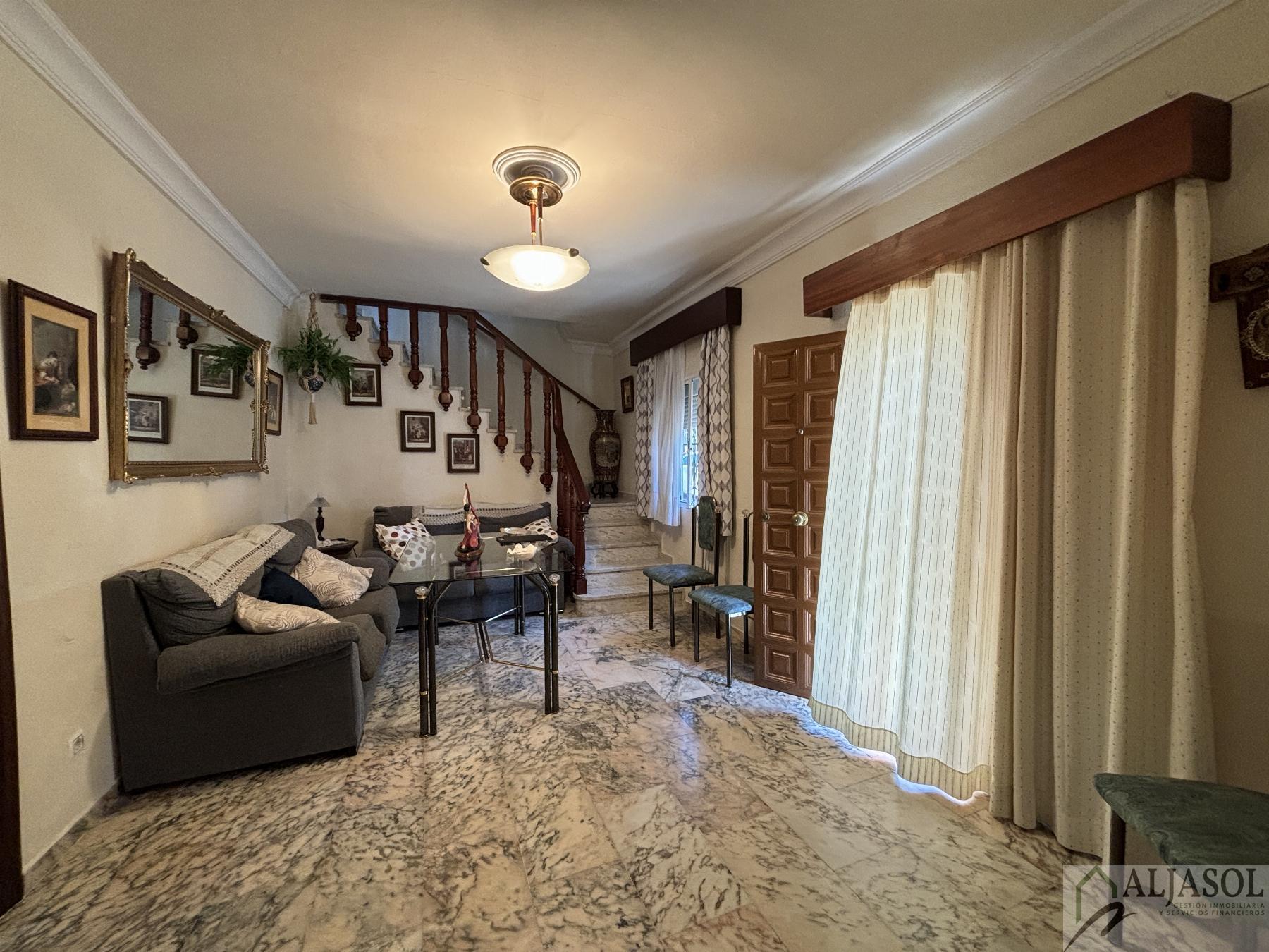For sale of house in Castilleja de la Cuesta