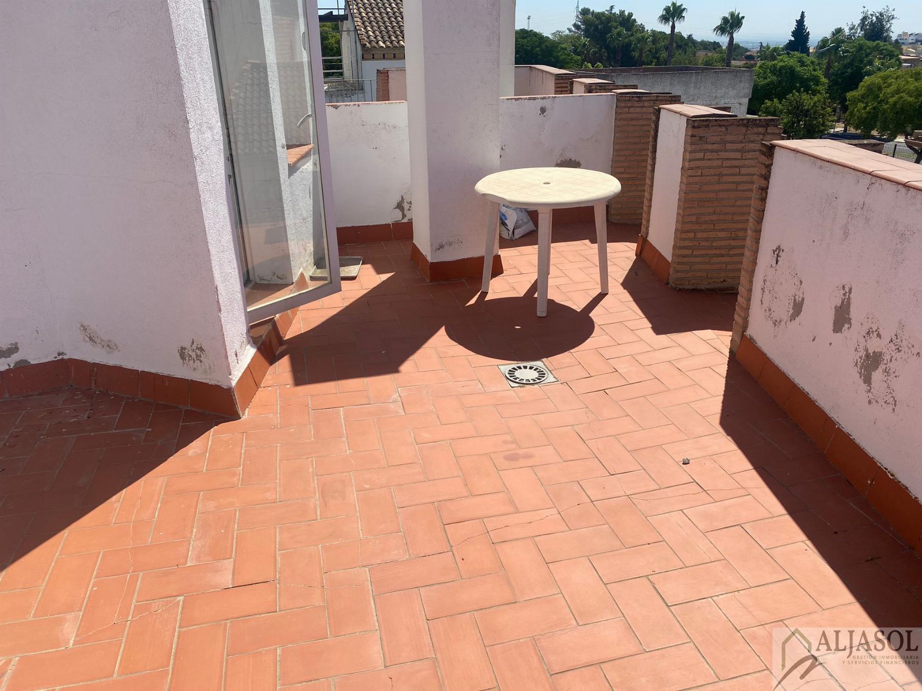 For sale of duplex in Guillena