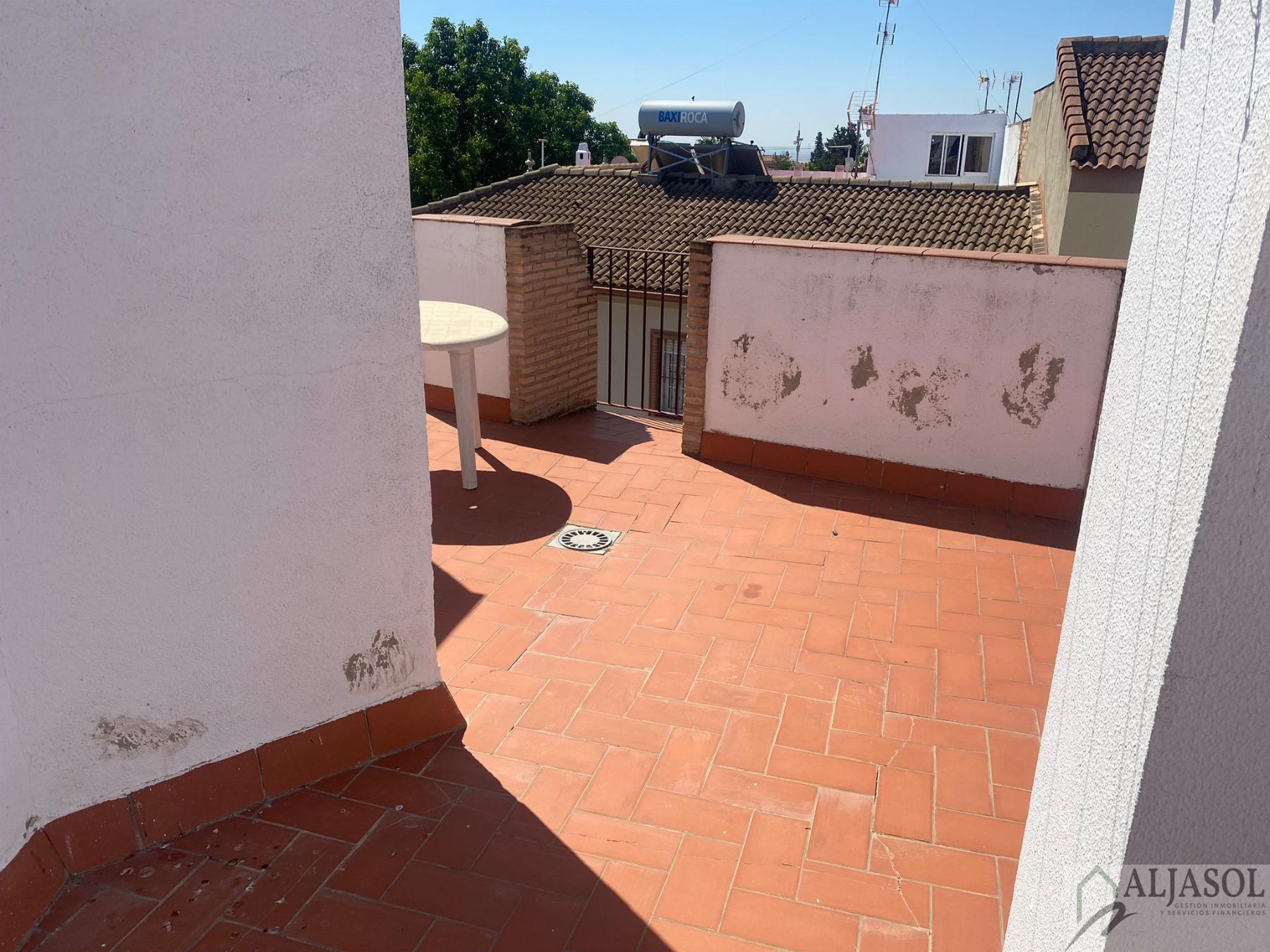 For sale of duplex in Guillena