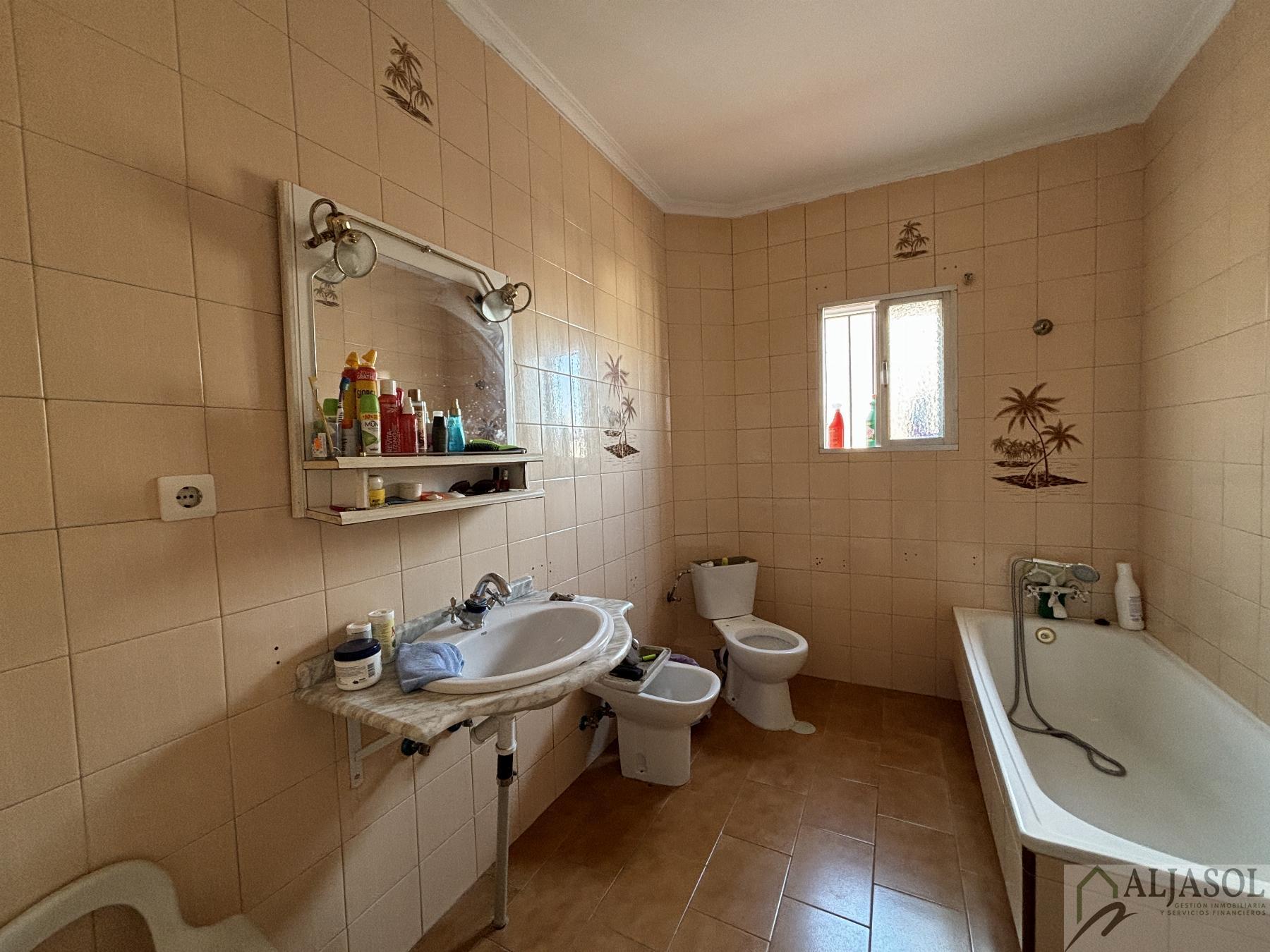 For sale of house in Bollullos de la Mitación