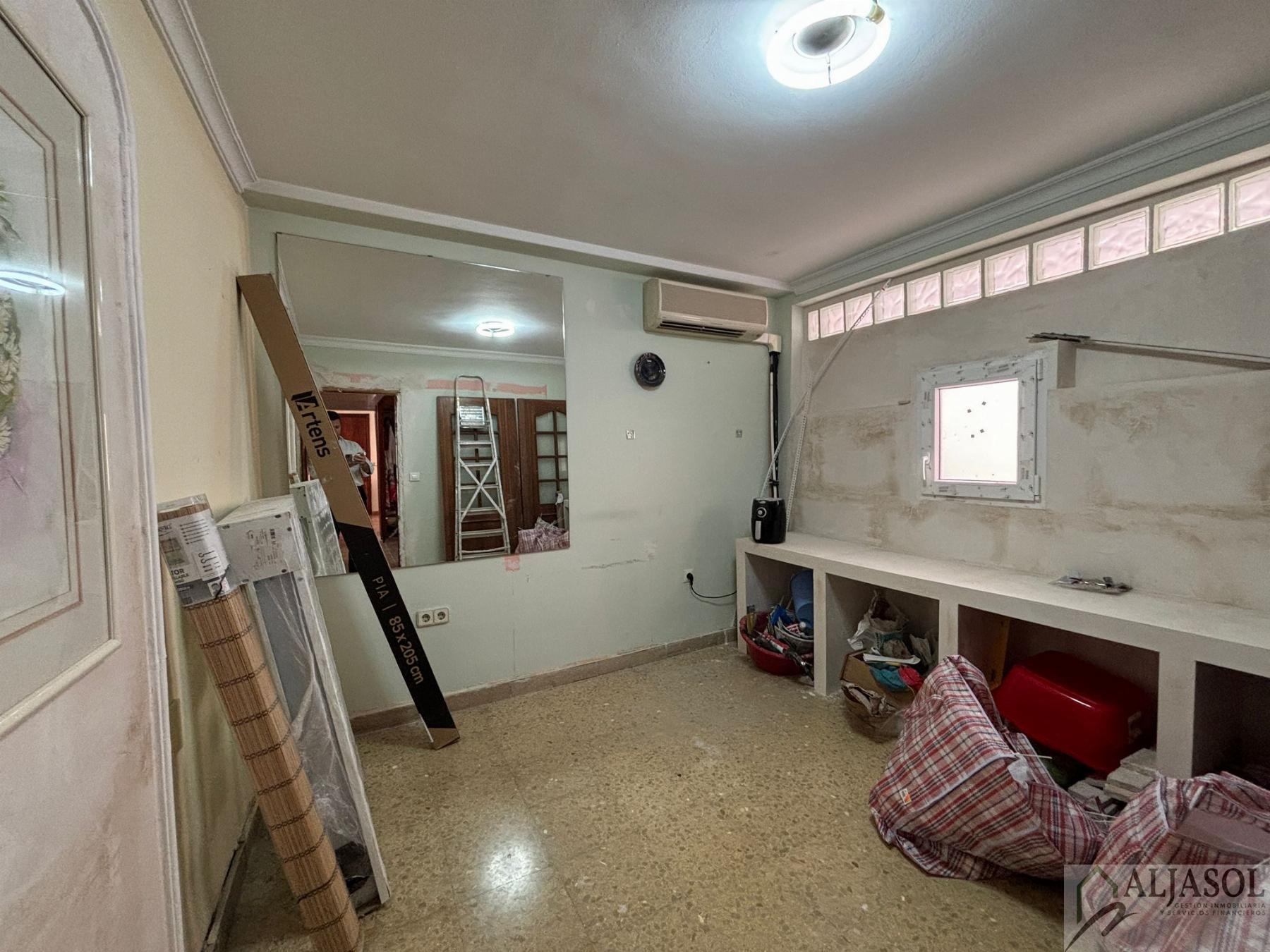 For sale of flat in San Juan de Aznalfarache