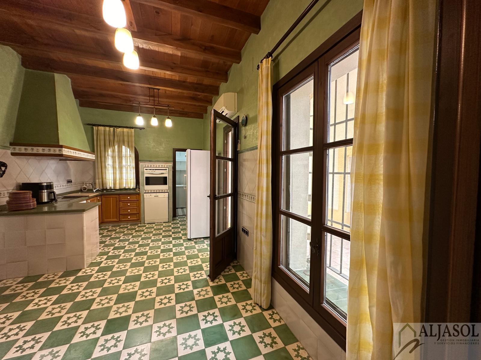 For sale of chalet in Gines