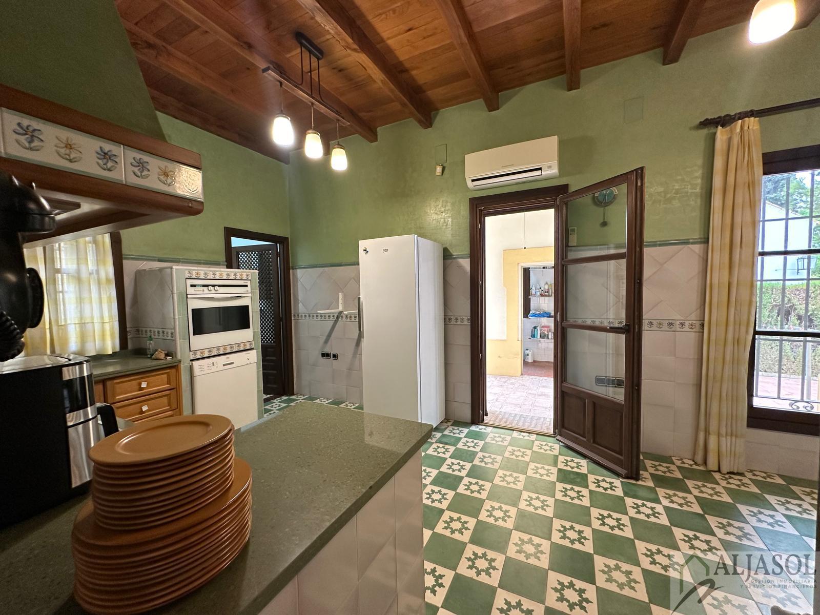 For sale of chalet in Gines