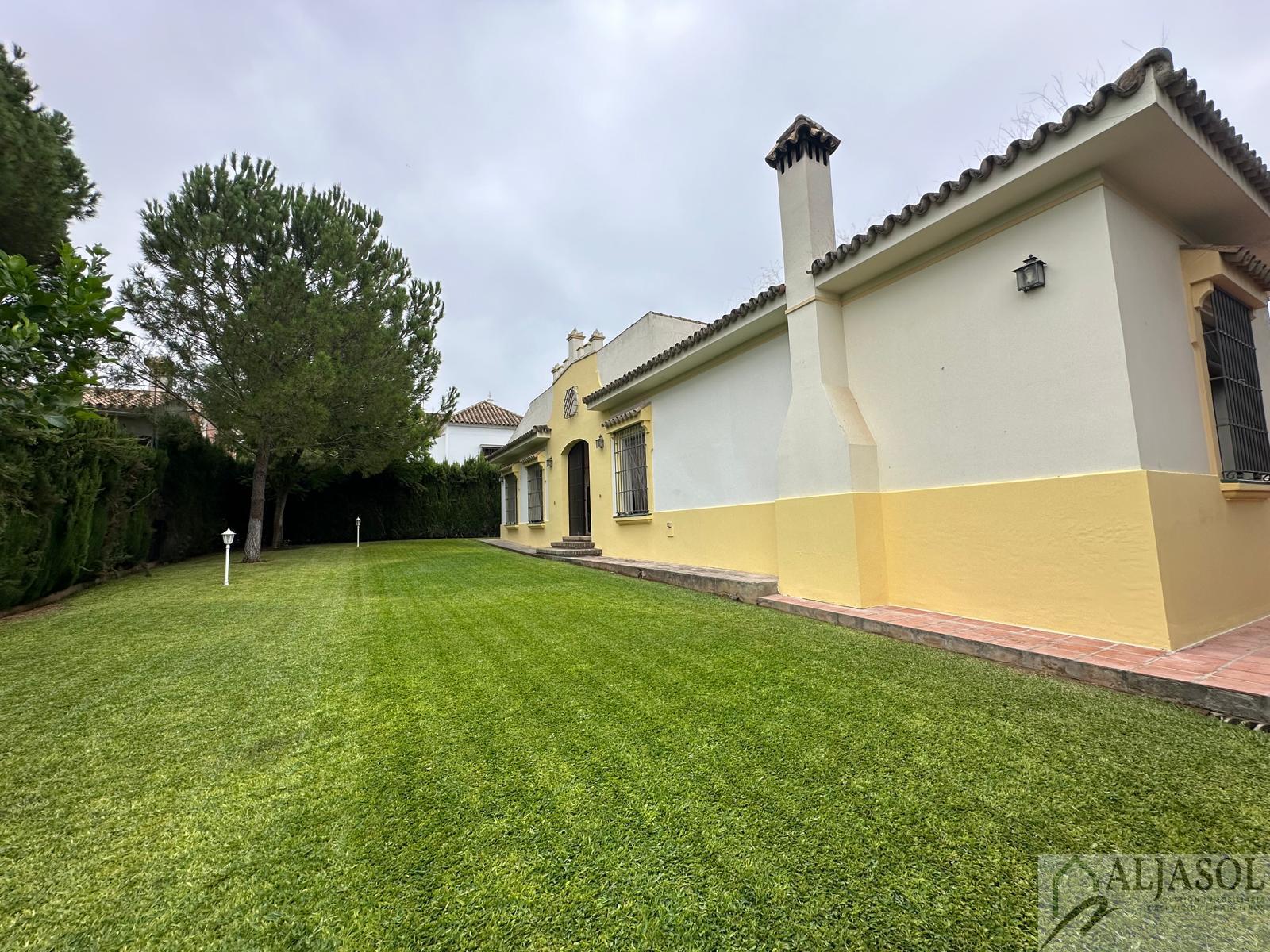 For sale of chalet in Gines