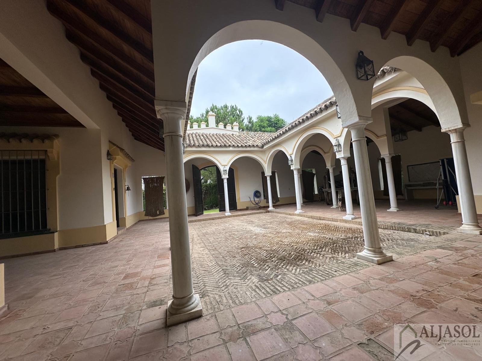 For sale of chalet in Gines