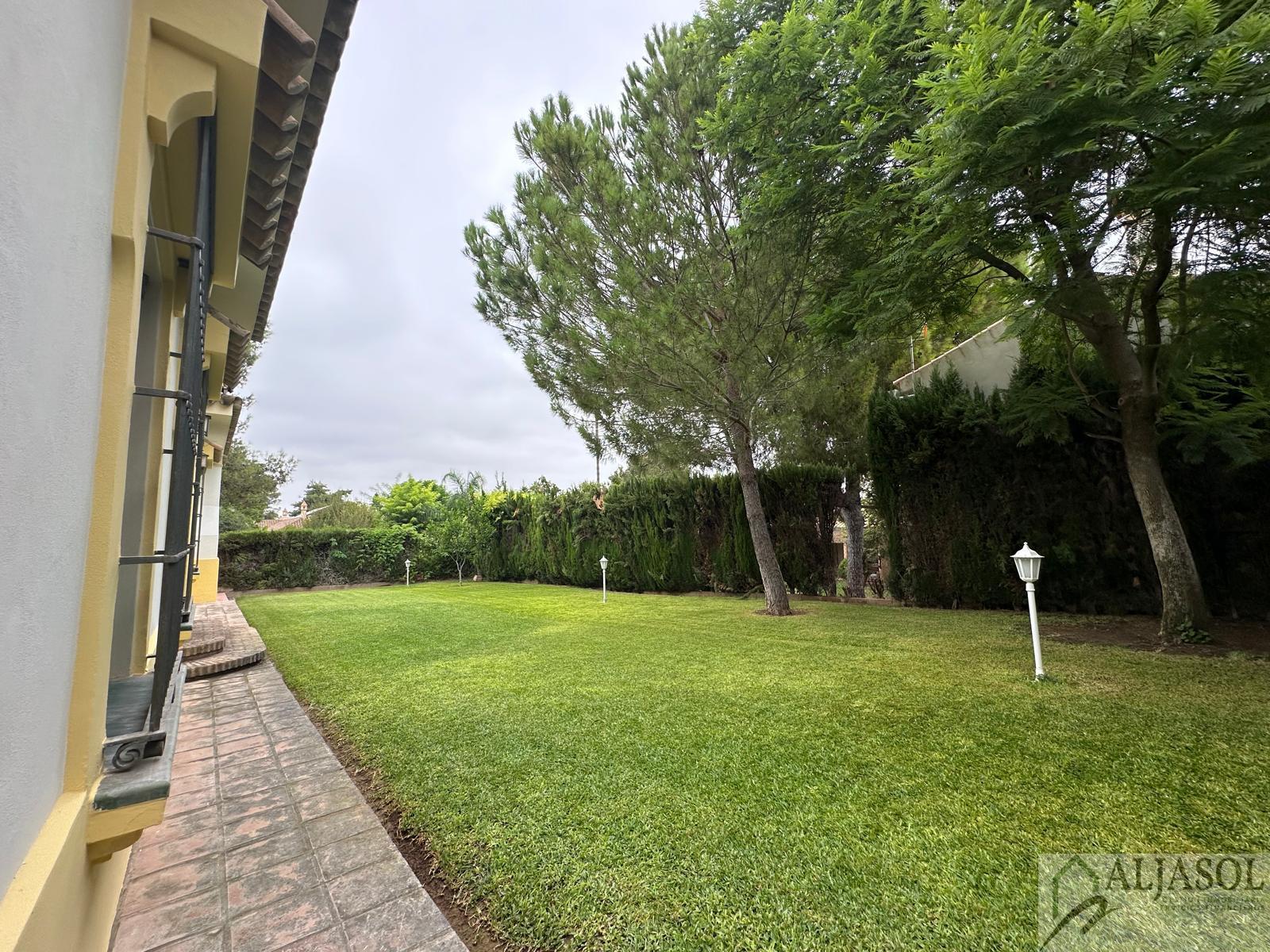 For sale of chalet in Gines