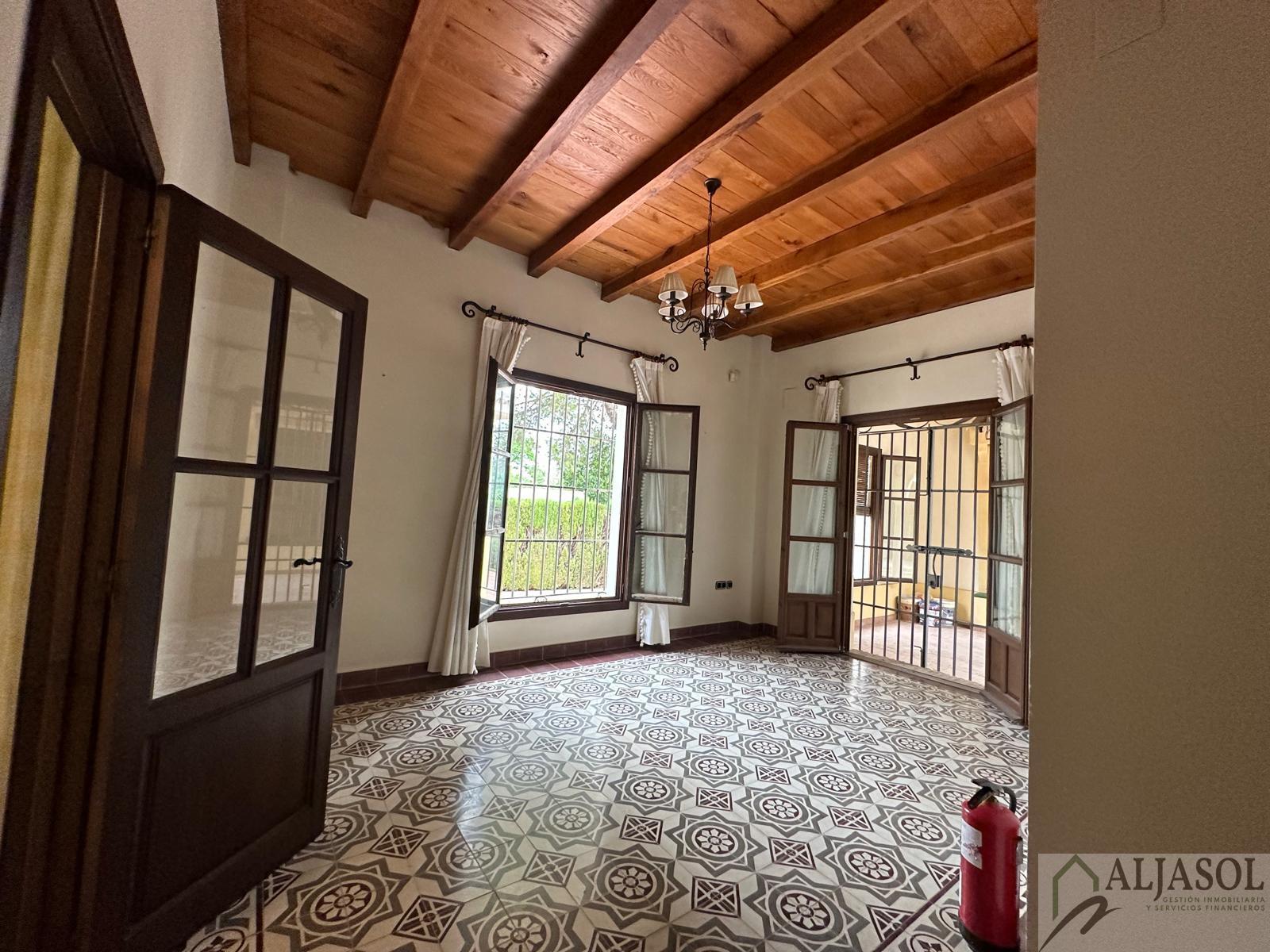 For sale of chalet in Gines
