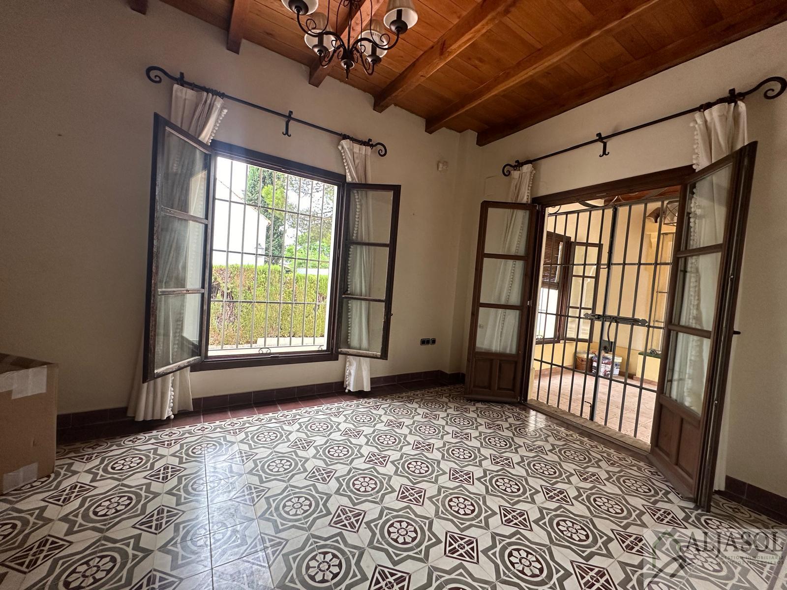 For sale of chalet in Gines