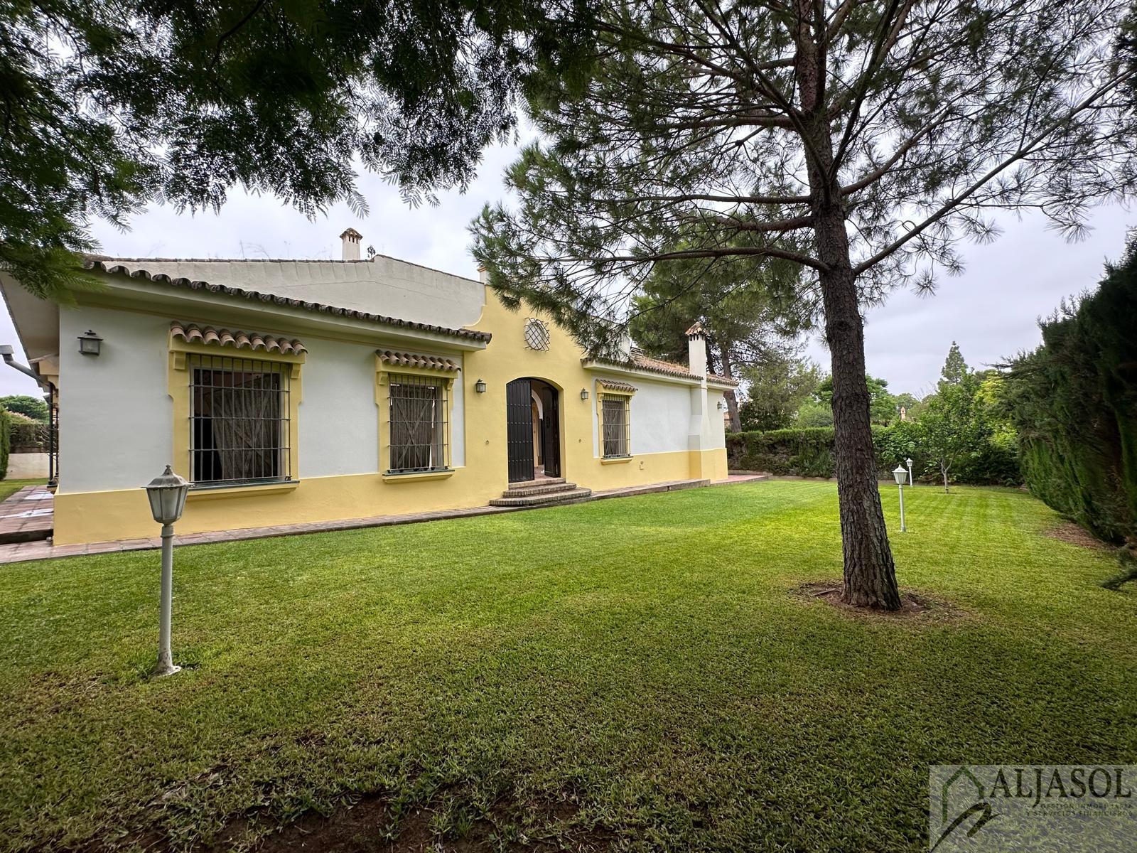 For sale of chalet in Gines