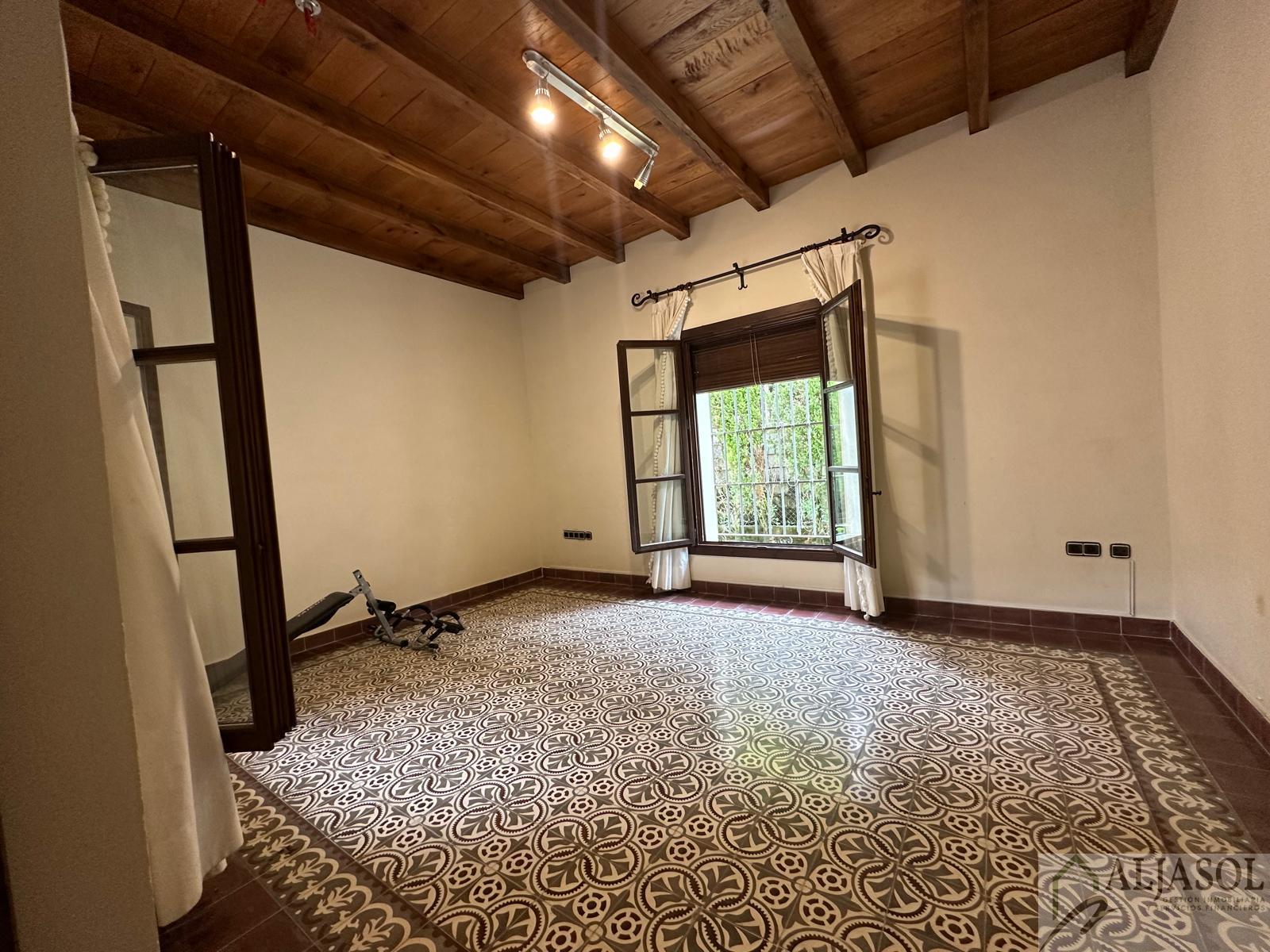 For sale of chalet in Gines