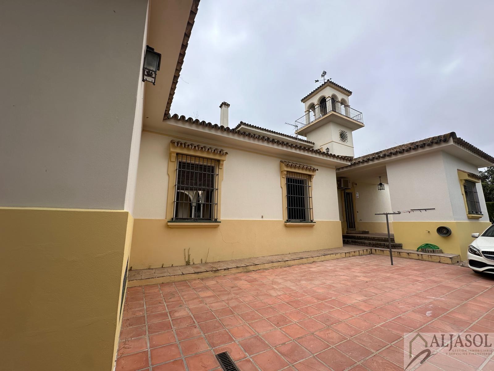 For sale of chalet in Gines