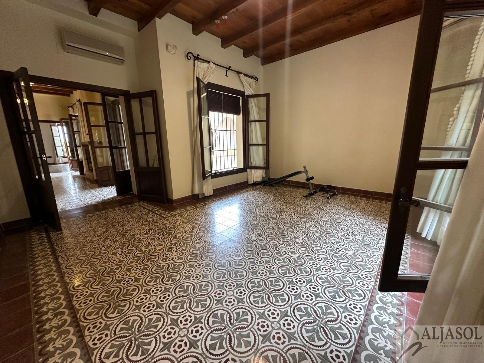 For sale of chalet in Gines