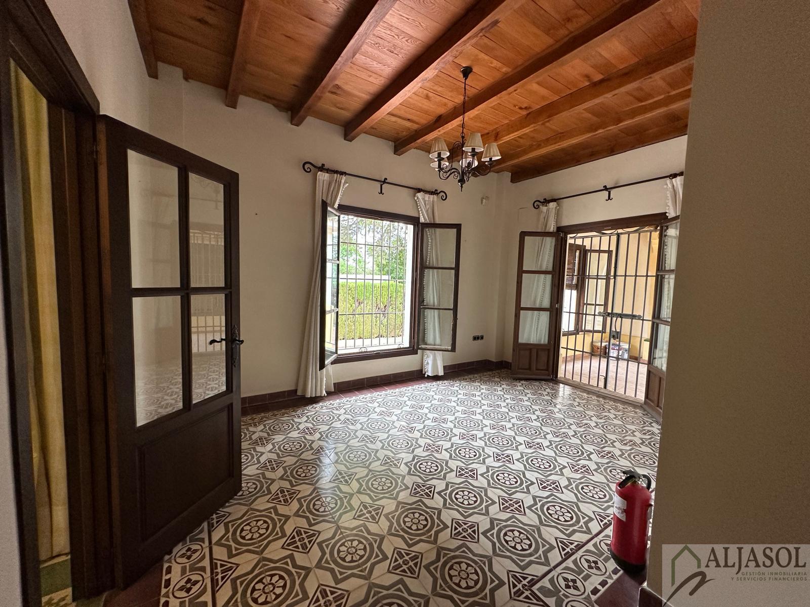 For sale of chalet in Gines