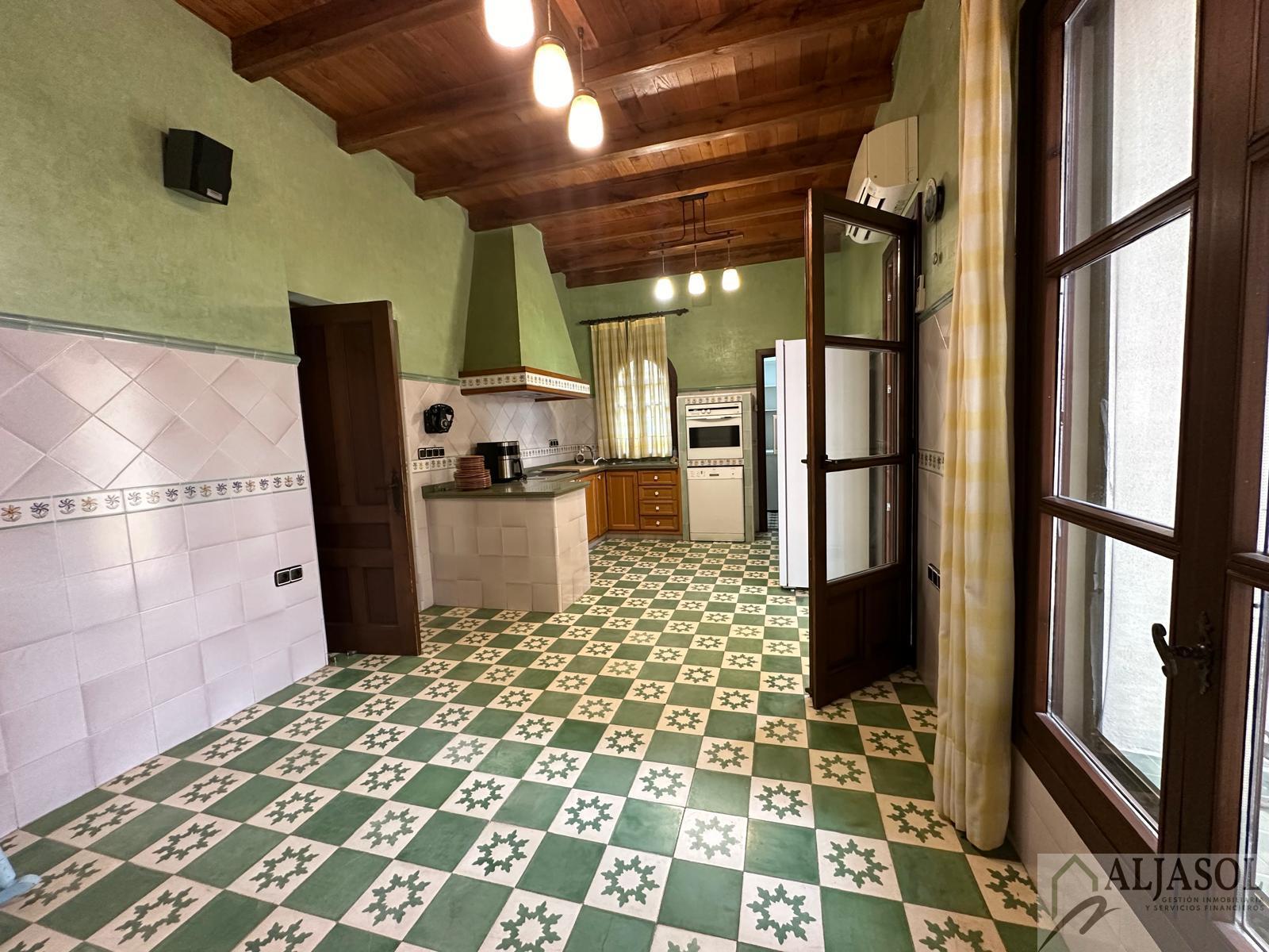 For sale of chalet in Gines