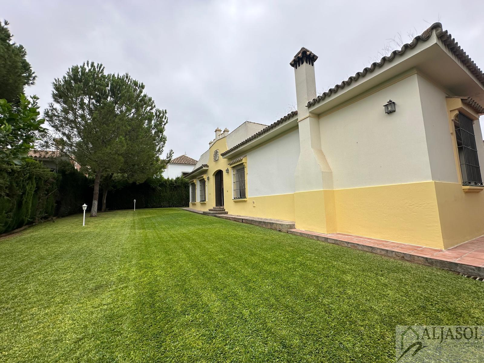 For sale of chalet in Gines