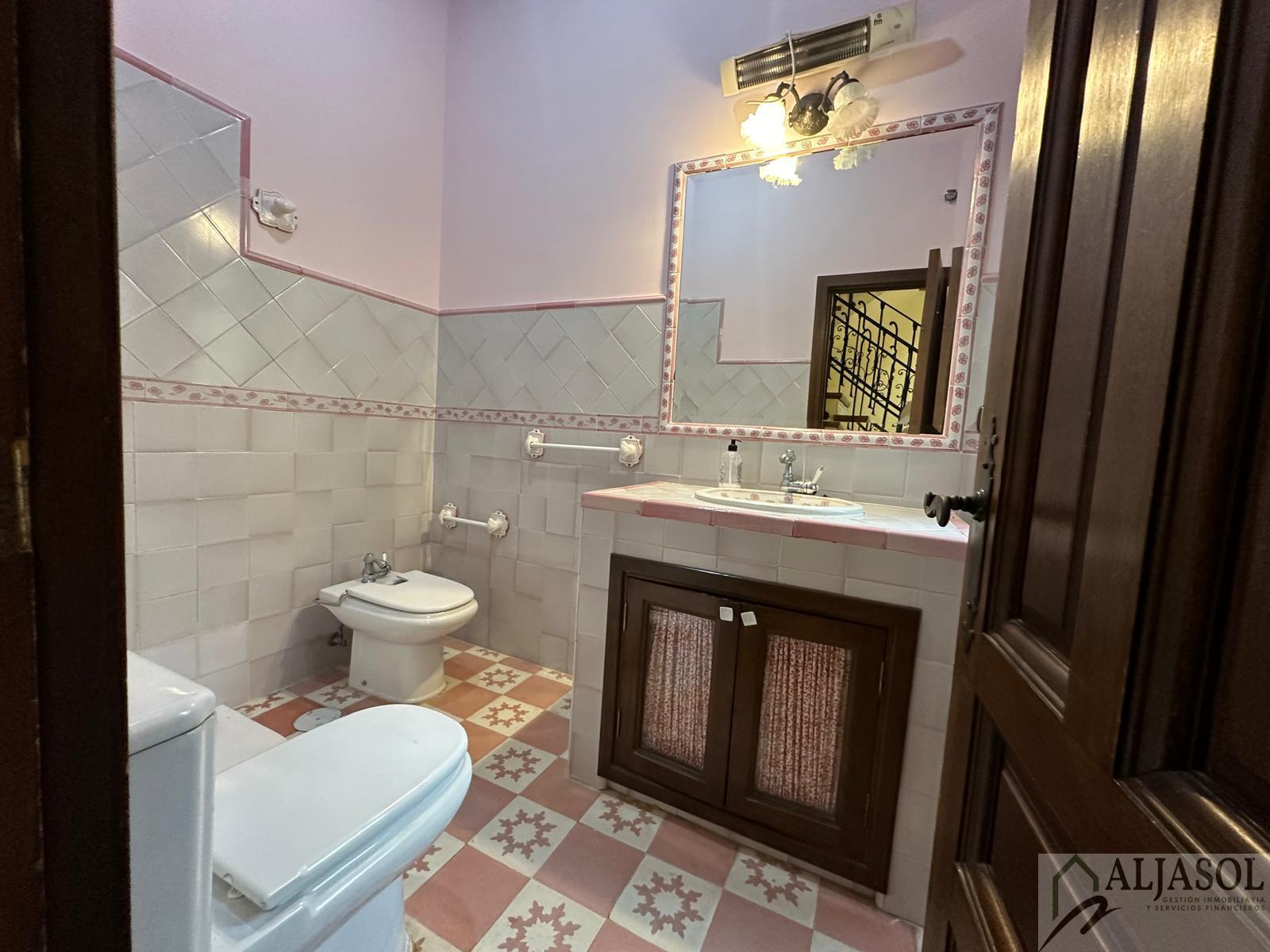 For sale of chalet in Gines