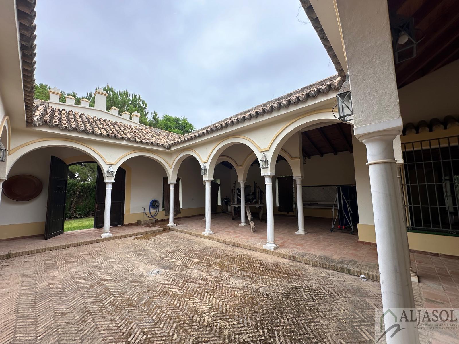 For sale of chalet in Gines