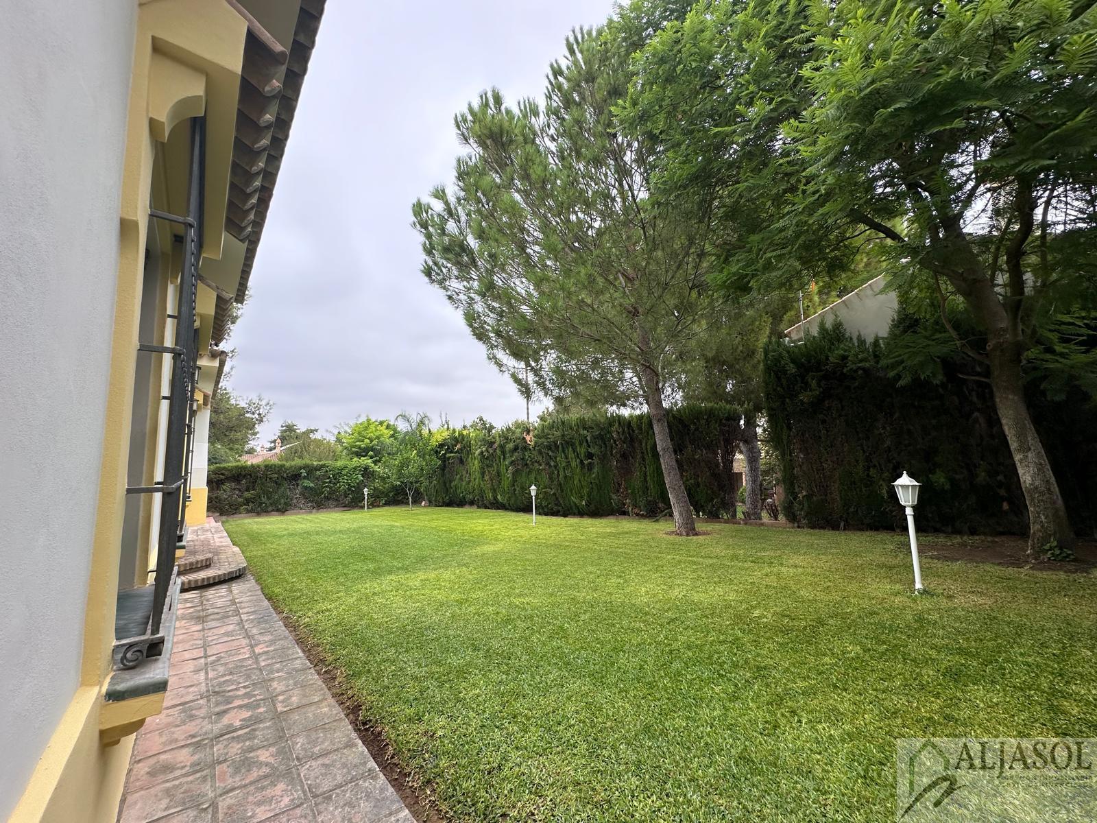For sale of chalet in Gines