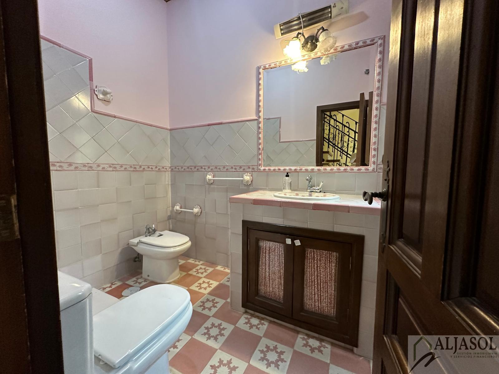 For sale of chalet in Gines