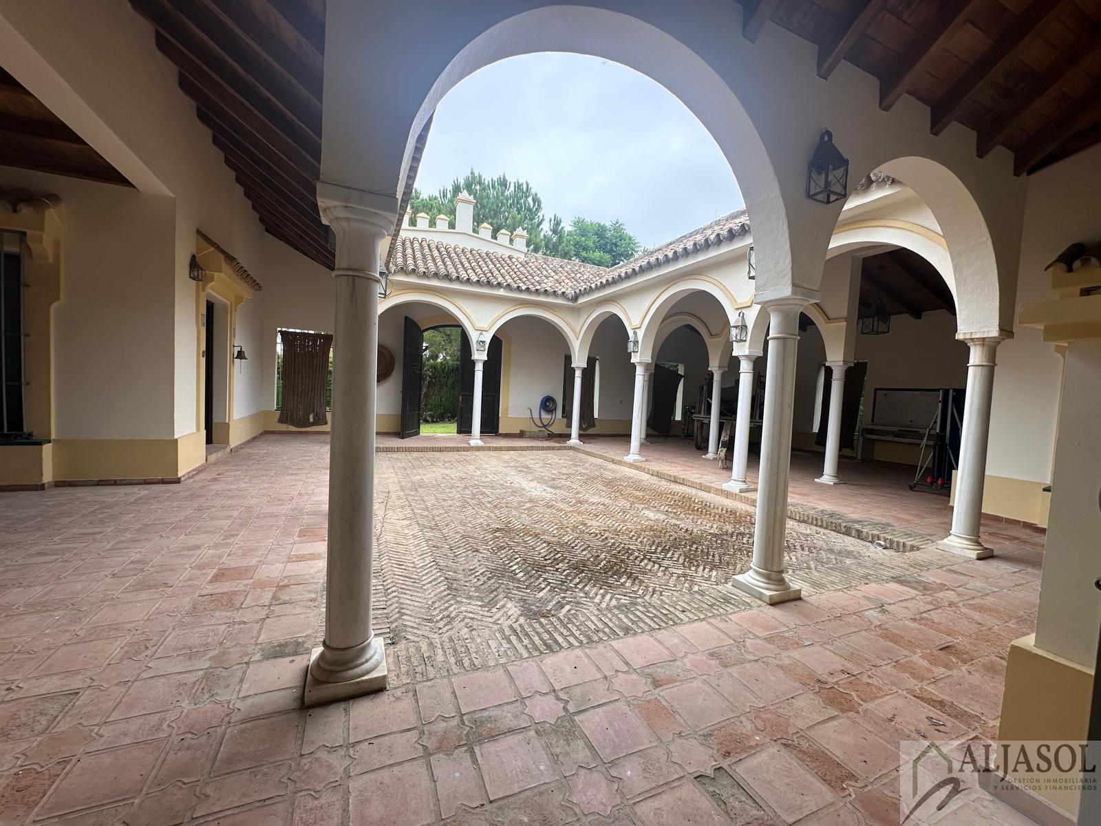 For sale of chalet in Gines
