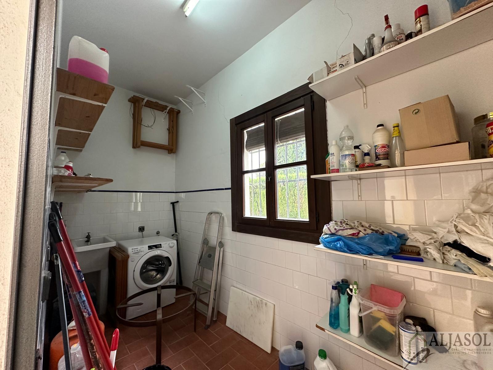 For sale of chalet in Gines
