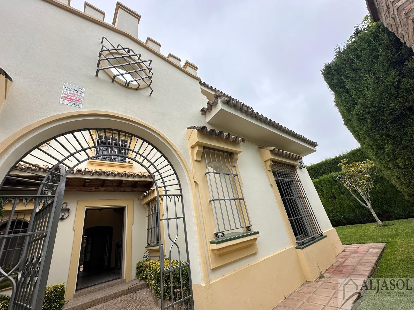 For sale of chalet in Gines
