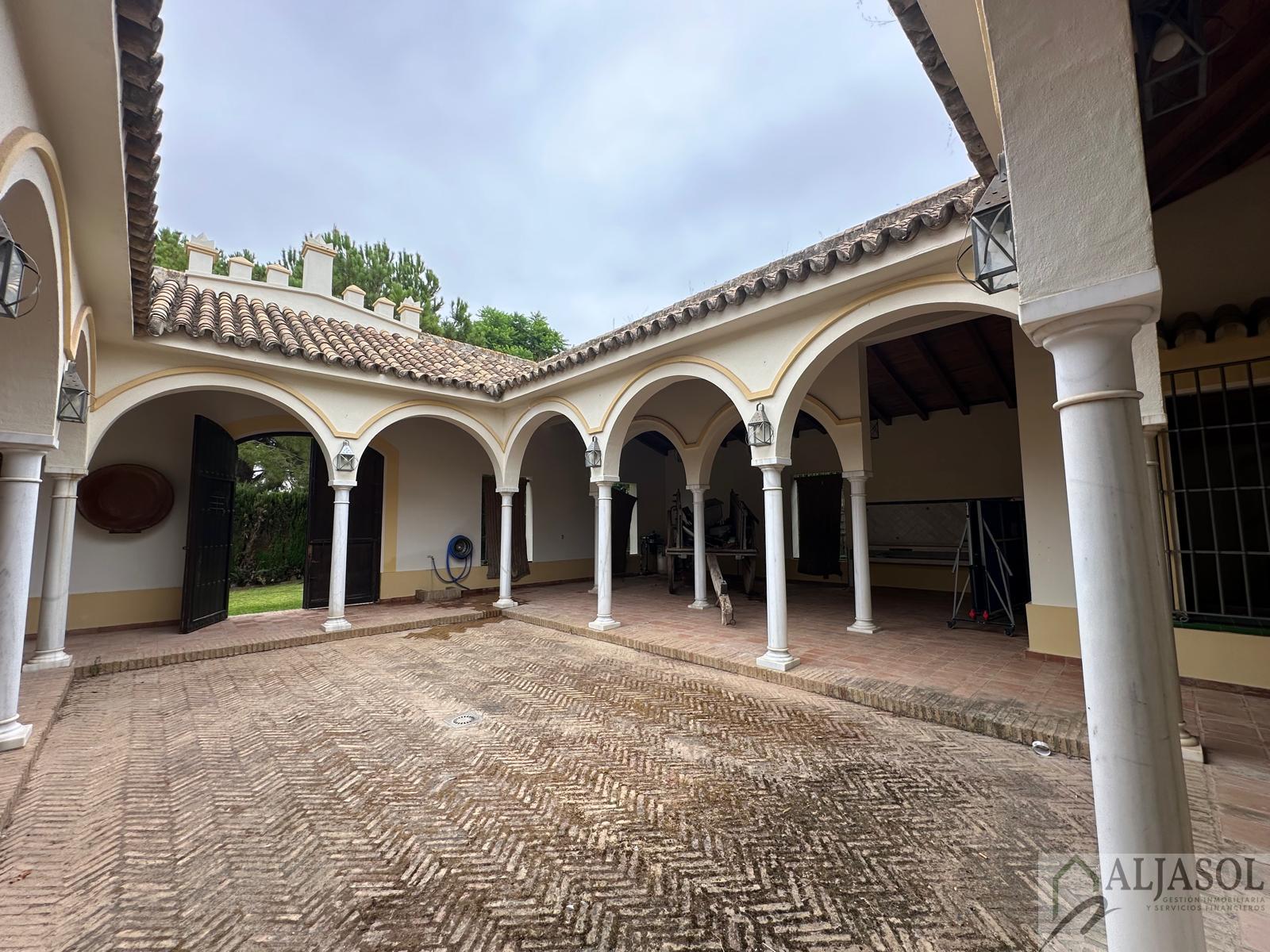 For sale of chalet in Gines