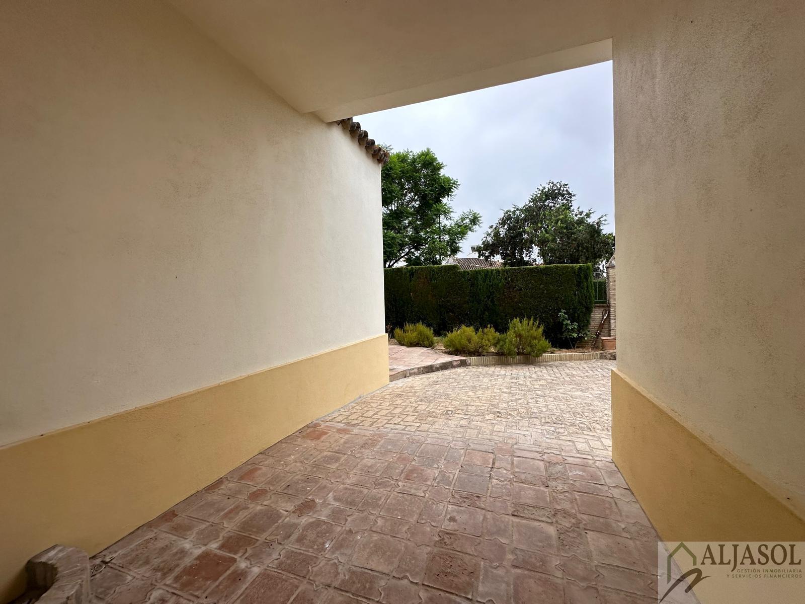 For sale of chalet in Gines