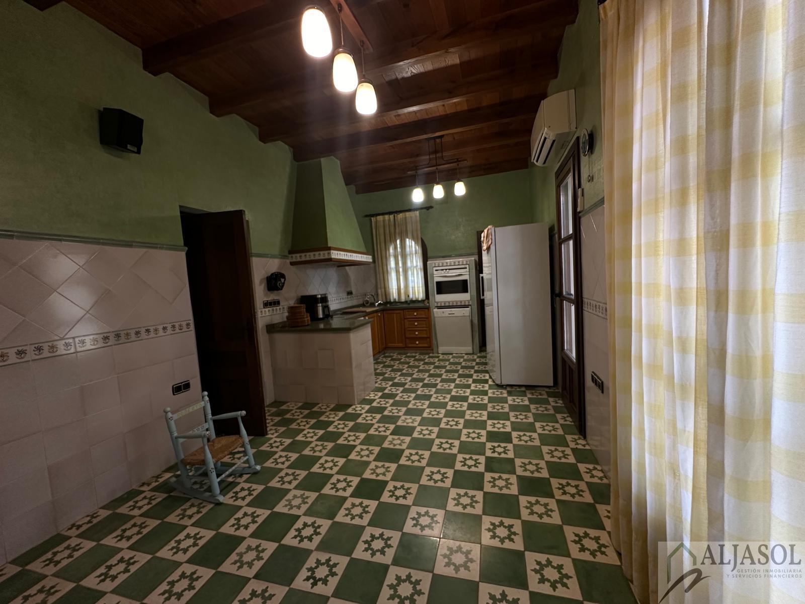 For sale of chalet in Gines