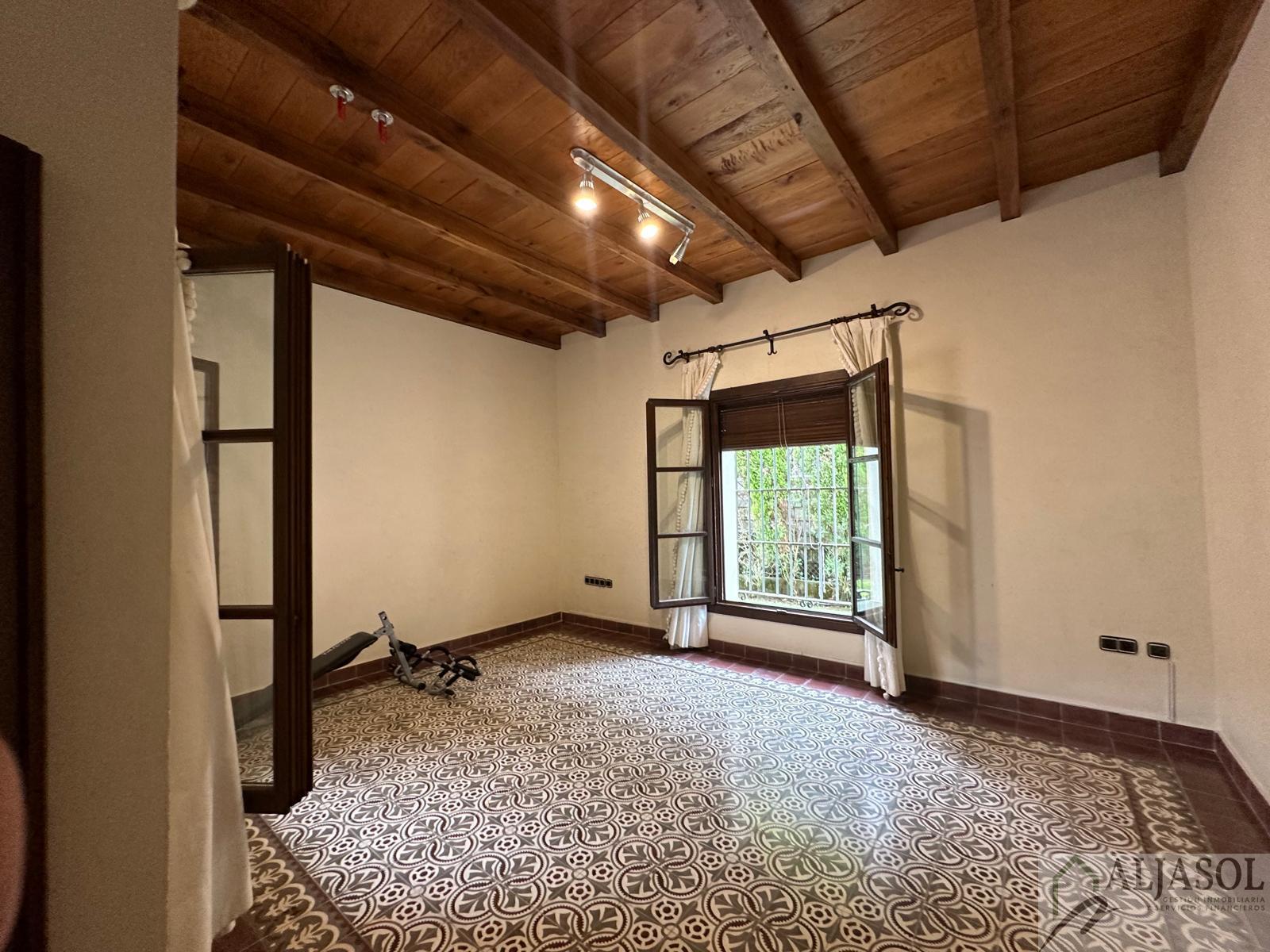For sale of chalet in Gines