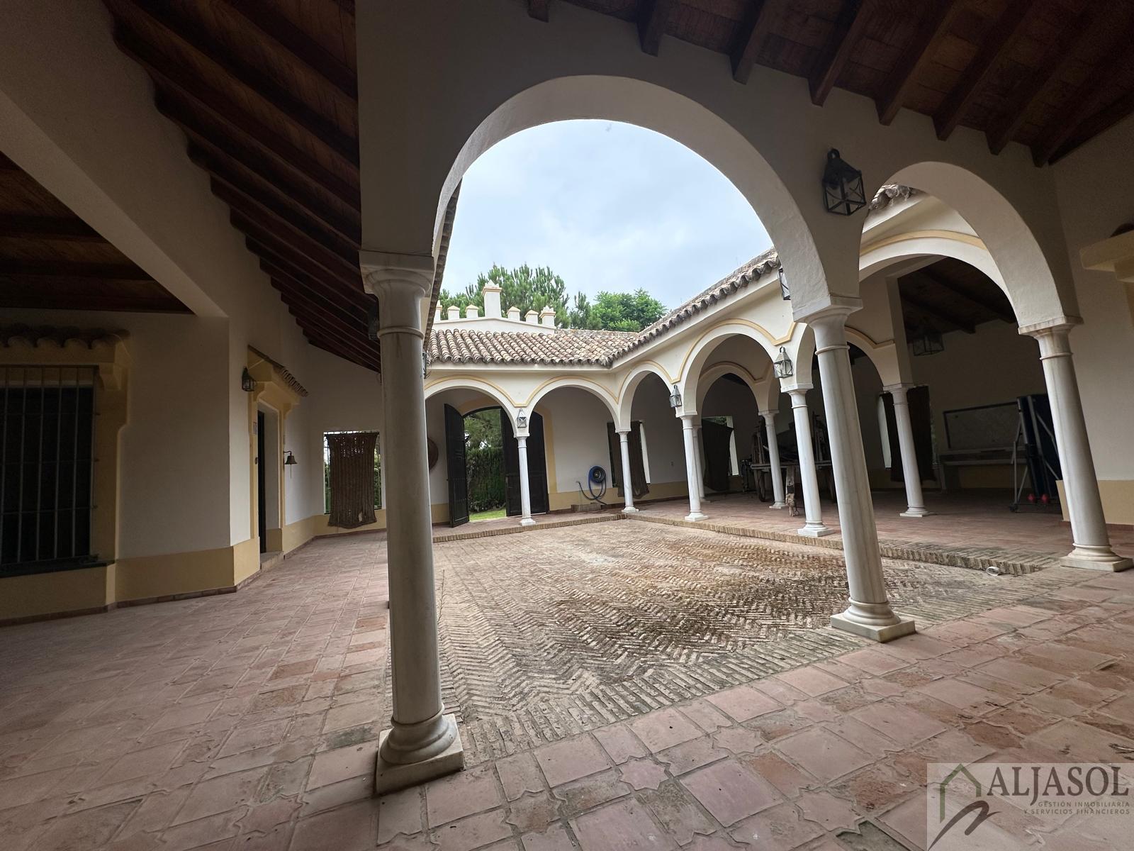 For sale of chalet in Gines